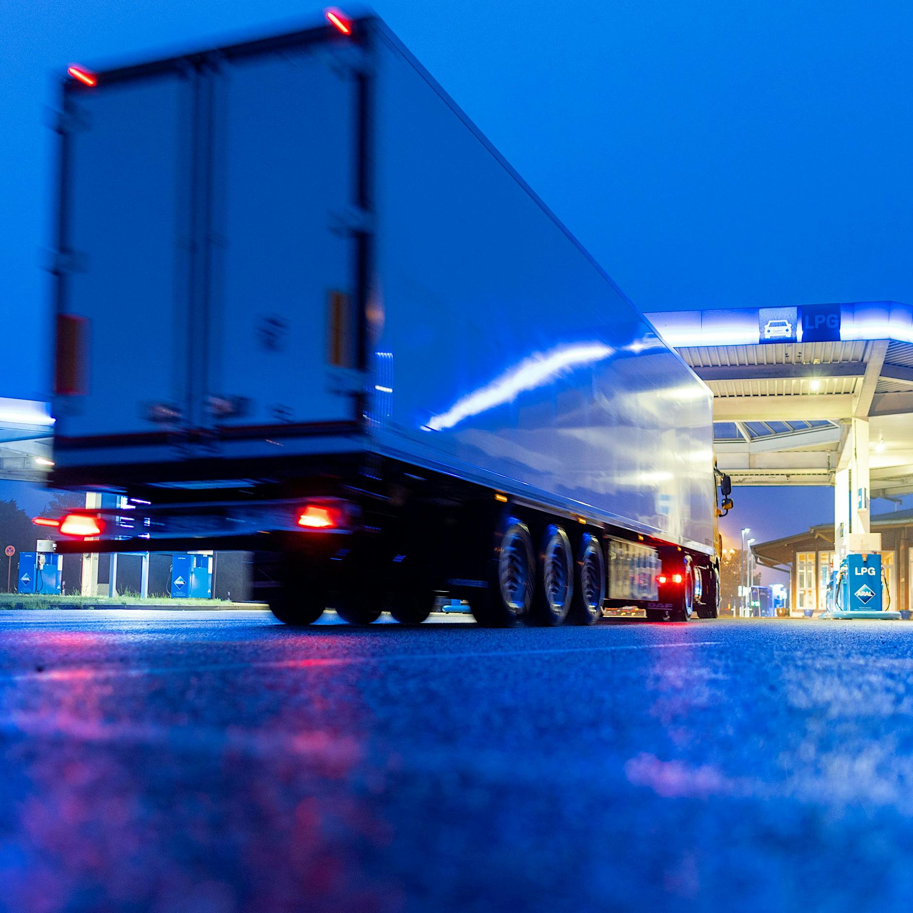 Mega-Deals trotz Sanktionen: Die Ukraine fordert ein Verbot für russisches Öl aus Indien