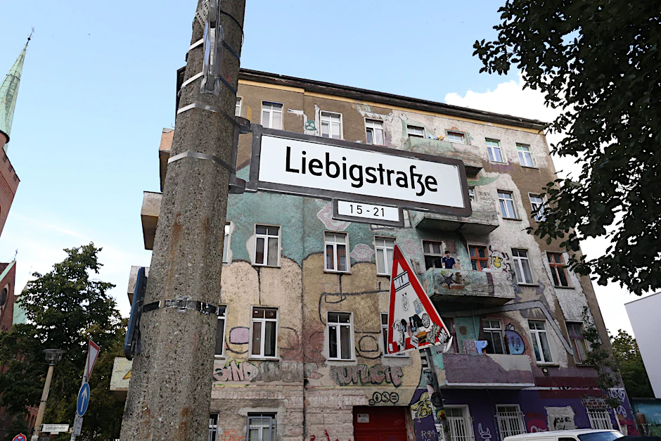 Das Wohnhaus in der Liebigstraße 34, vor dem heute eine Mahnwache veranstaltet wurde.