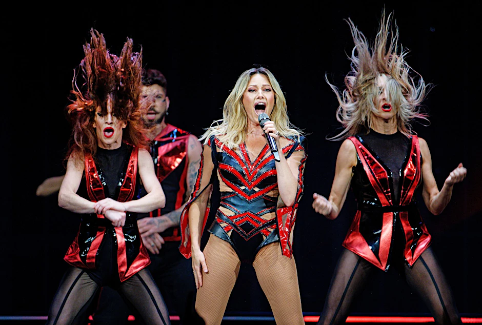 dpatopbilder - Helene Fischer meldet sich zurück auf der Bühne.  