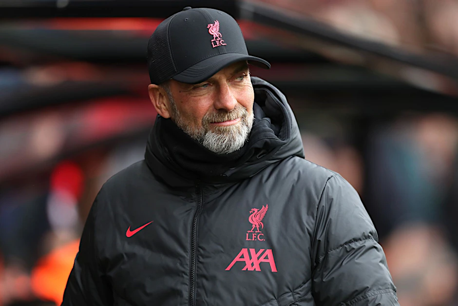 ARCHIV - Liverpool-Trainer Jürgen Klopp ist begeistert von seinem Team.  /dpa