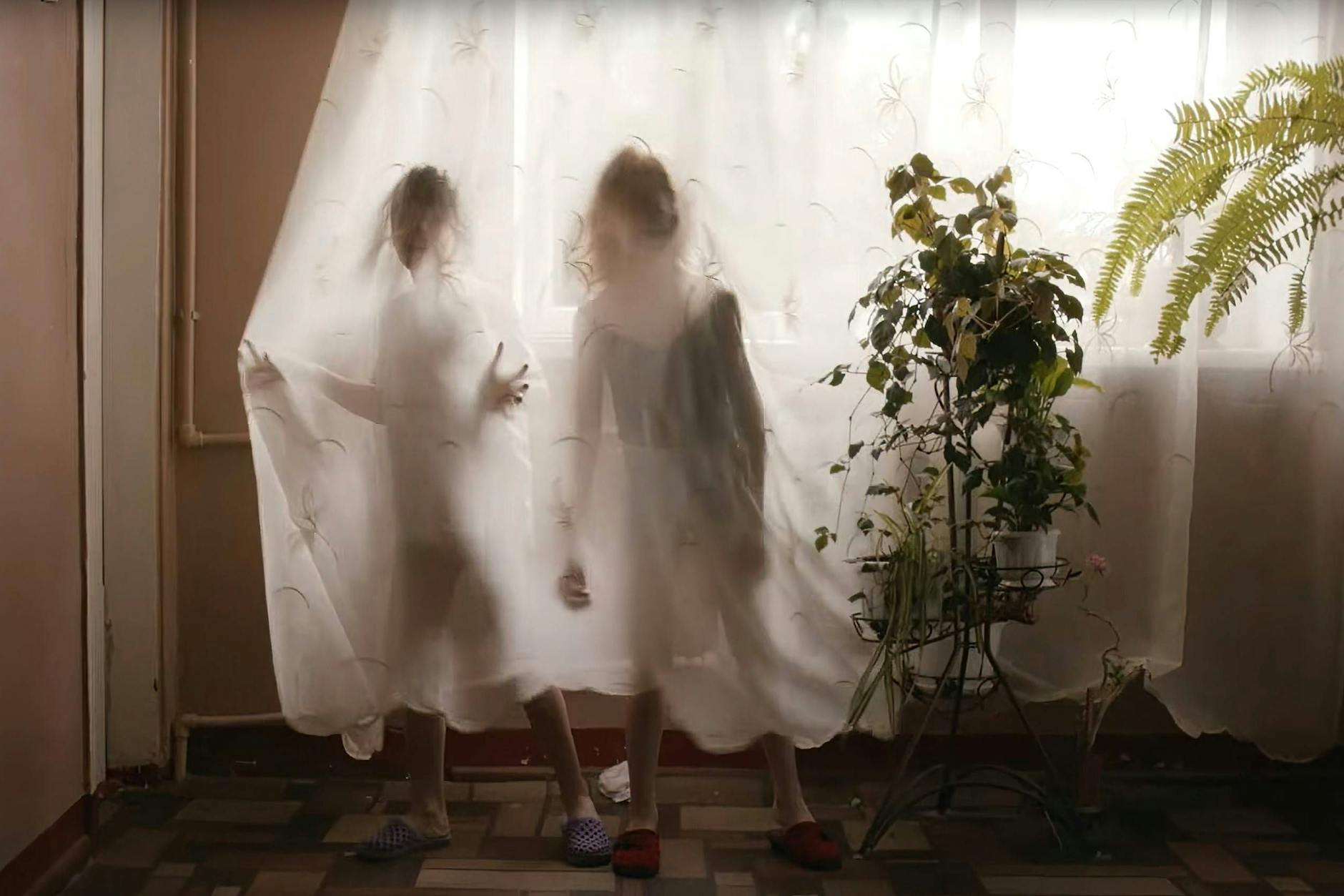 Filmstill aus „A House Made of Splinters“