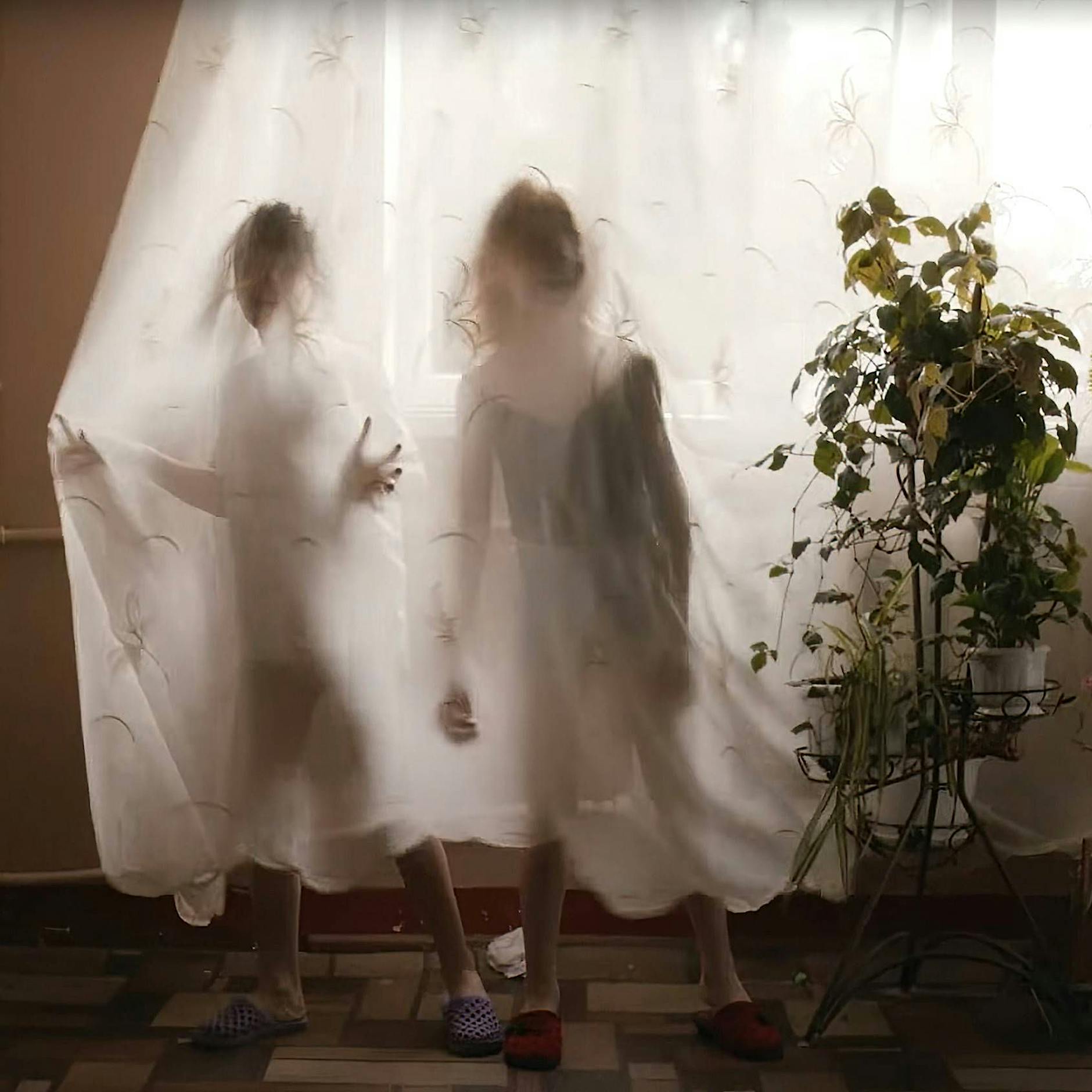 Ukraine-Krieg: Der Regisseur Simon Lereng Wilmont will Heimkindern eine Chance auf ein normales Leben geben