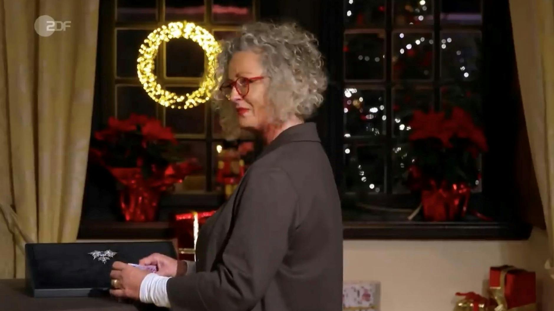 Die „Bares für Rares“-Kandidatin nimmt 7000 Euro direkt mit nach Hause, weitere 10.000 Euro bekommt sie überwiesen.