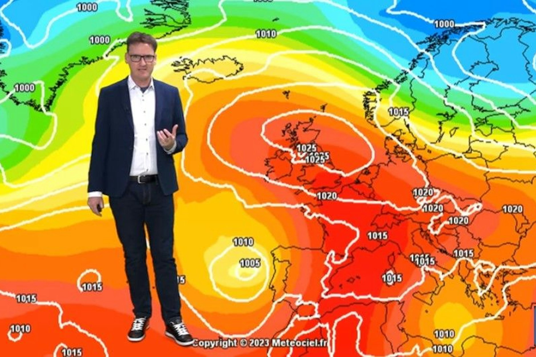 Wetter-Experte Dominik Jung erklärt die Omega-Wetterlage, die für einen stabilen Spätsommer sorgen wird.