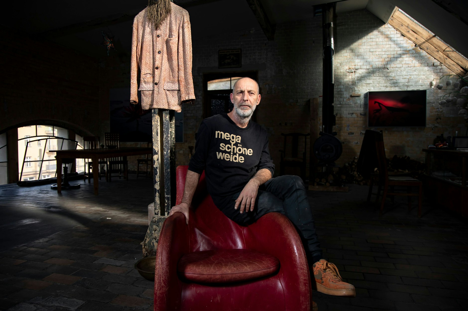 Ralf Schmerberg in der MaHalla. Für die Art Week kuratiert er die Haupthalle, alle Räume werden in diesen Tagen bespielt.