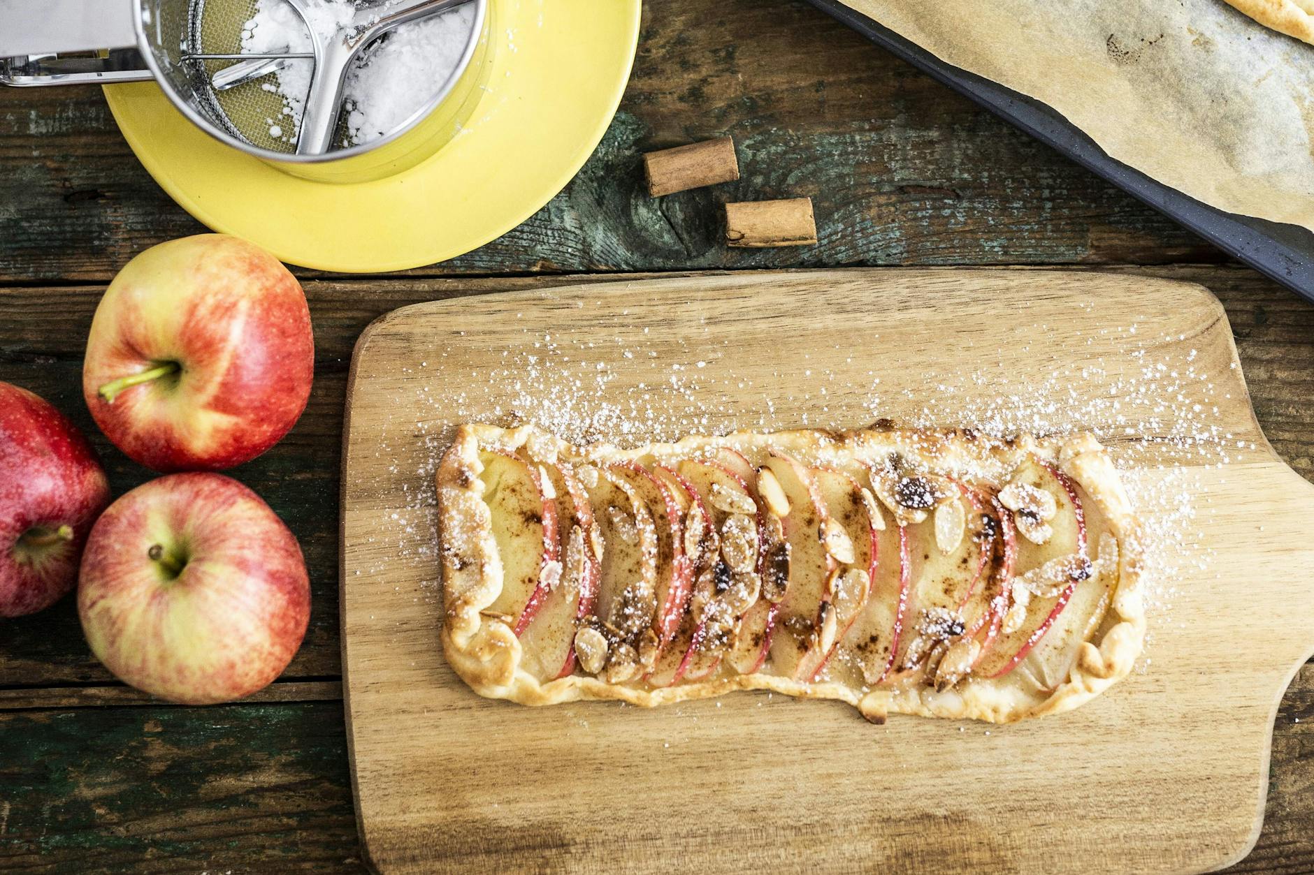 Omas Apfelkuchen: Der Duft hat uns schon als Kinder verführt.