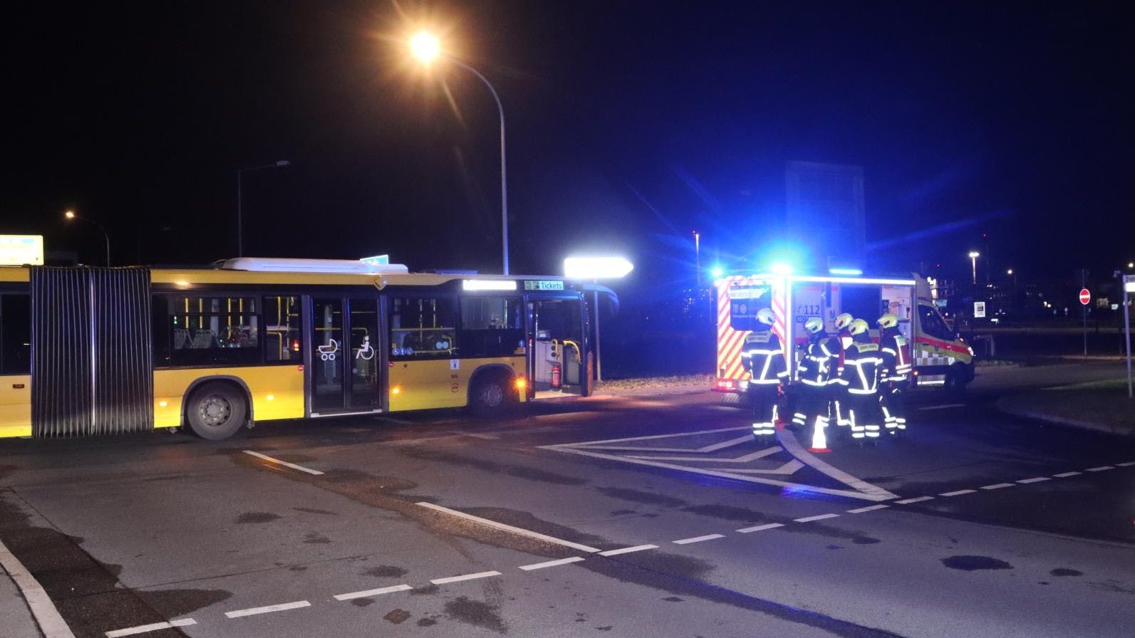 In Schönefeld kam es in der Nacht zu einem Unfall mit einem BVG-Bus.