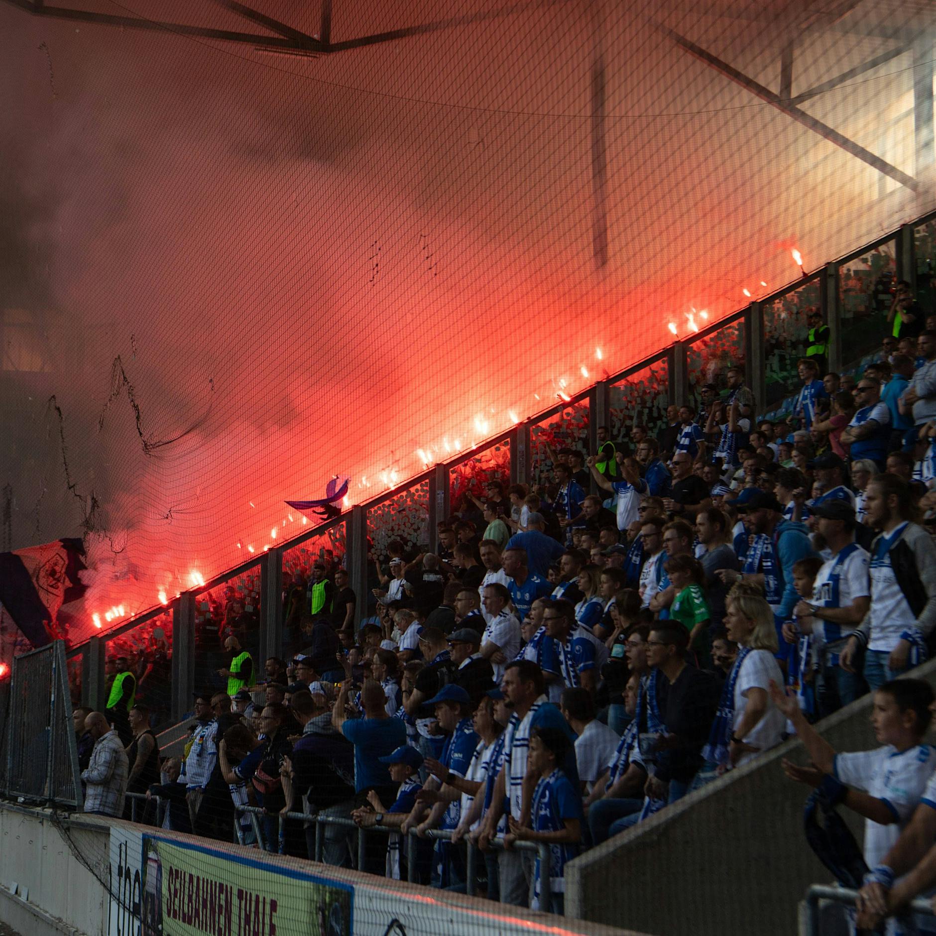 Hertha BSC: Wie viel Licht brennt eigentlich bei Pyro-Fetischisten?