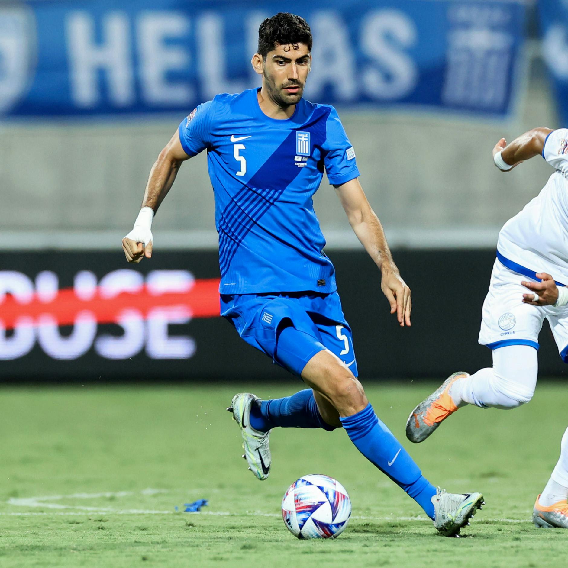Herthas neuer Mittelfeldspieler Andreas Bouchalakis spielt für Griechenland in der EM-Quali gegen Holland und Gibraltar.