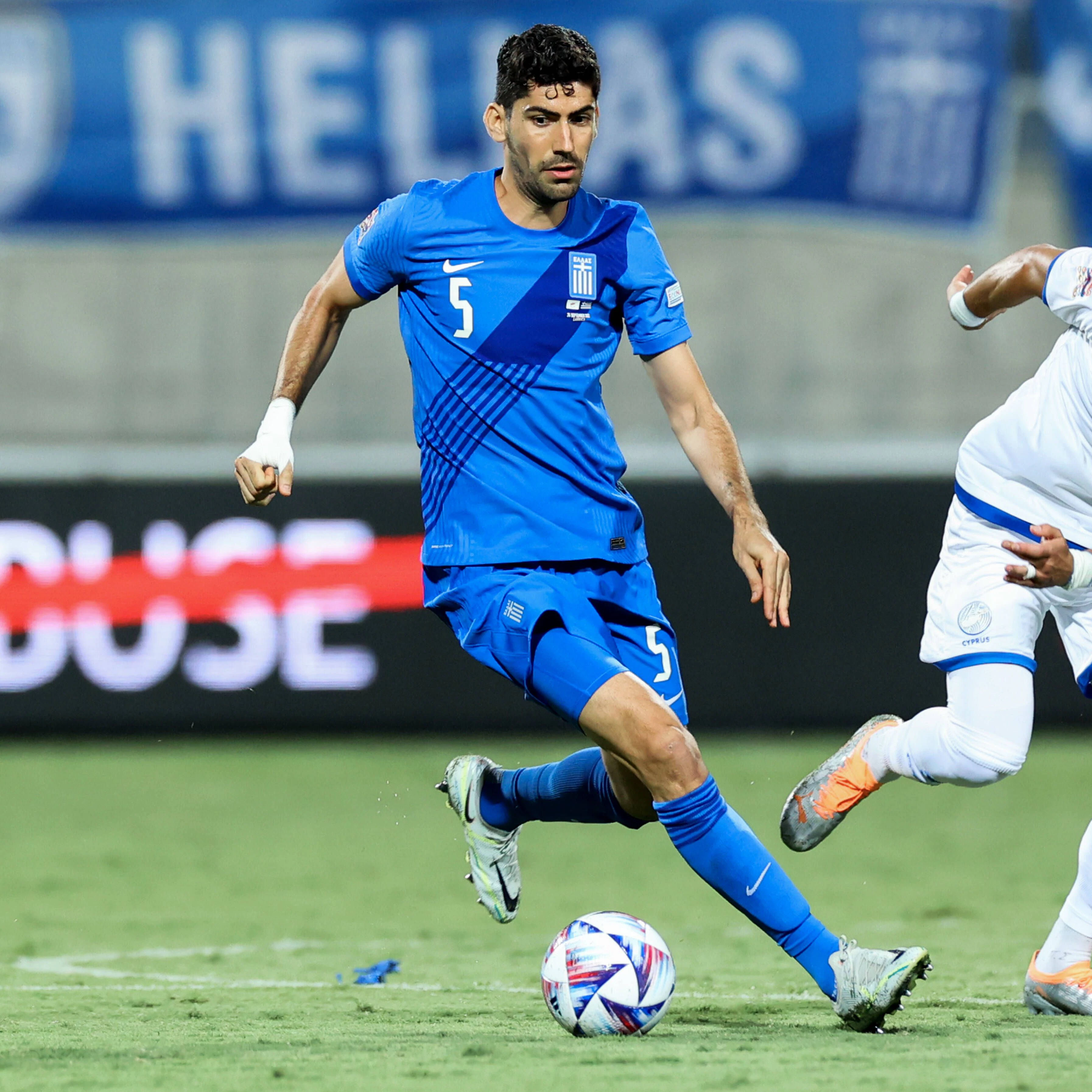 Herthas neuer Mittelfeldspieler Andreas Bouchalakis spielt für Griechenland in der EM-Quali gegen Holland und Gibraltar.