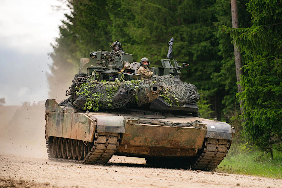 ARCHIV - Uranmunition kann von amerikanischen Abrams-Panzern abgefeuert werden
