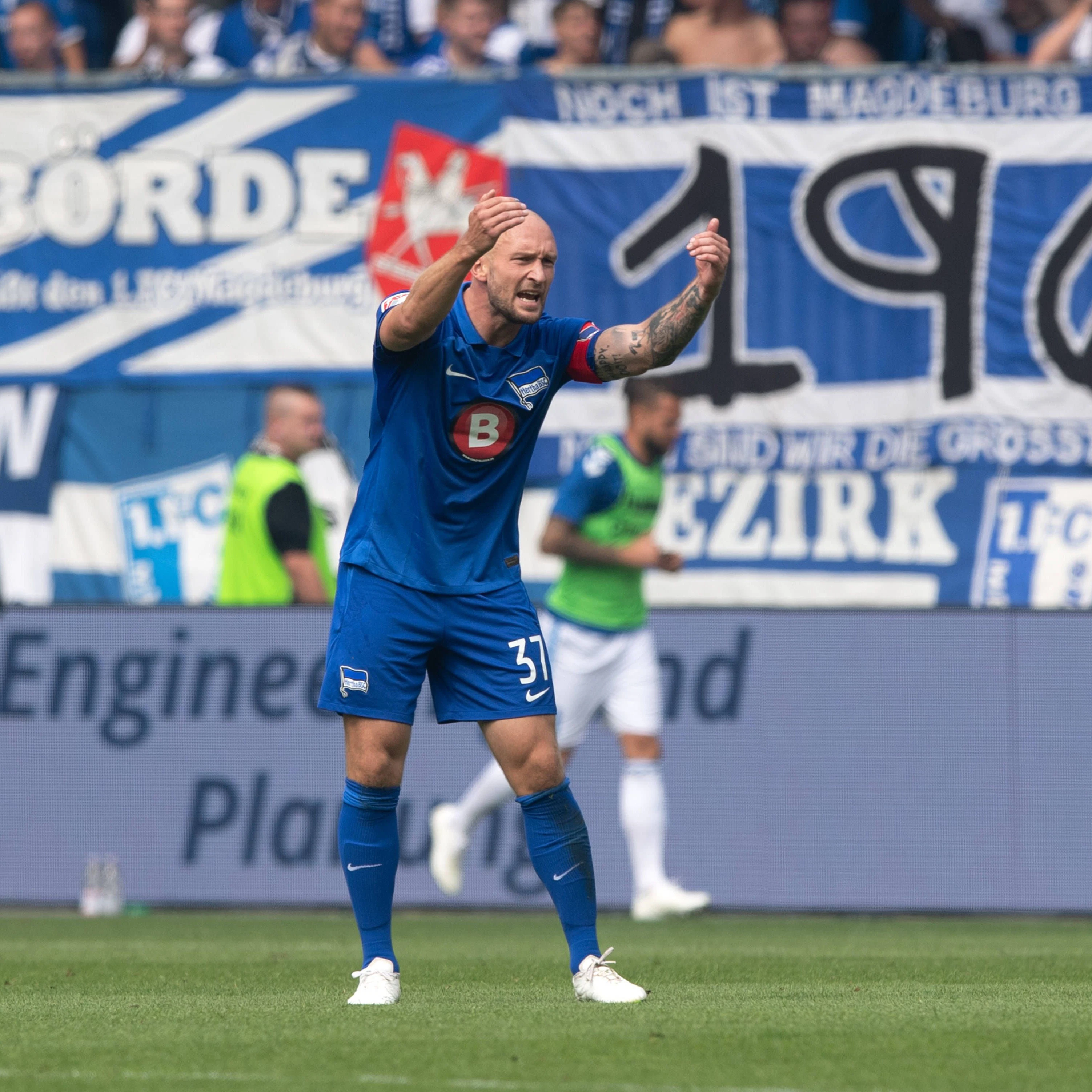 Herthas Kapitän Toni Leistner war in der Abwehr noch der beste Mann, doch auch er konnte die vielen Löcher nicht stopfen.