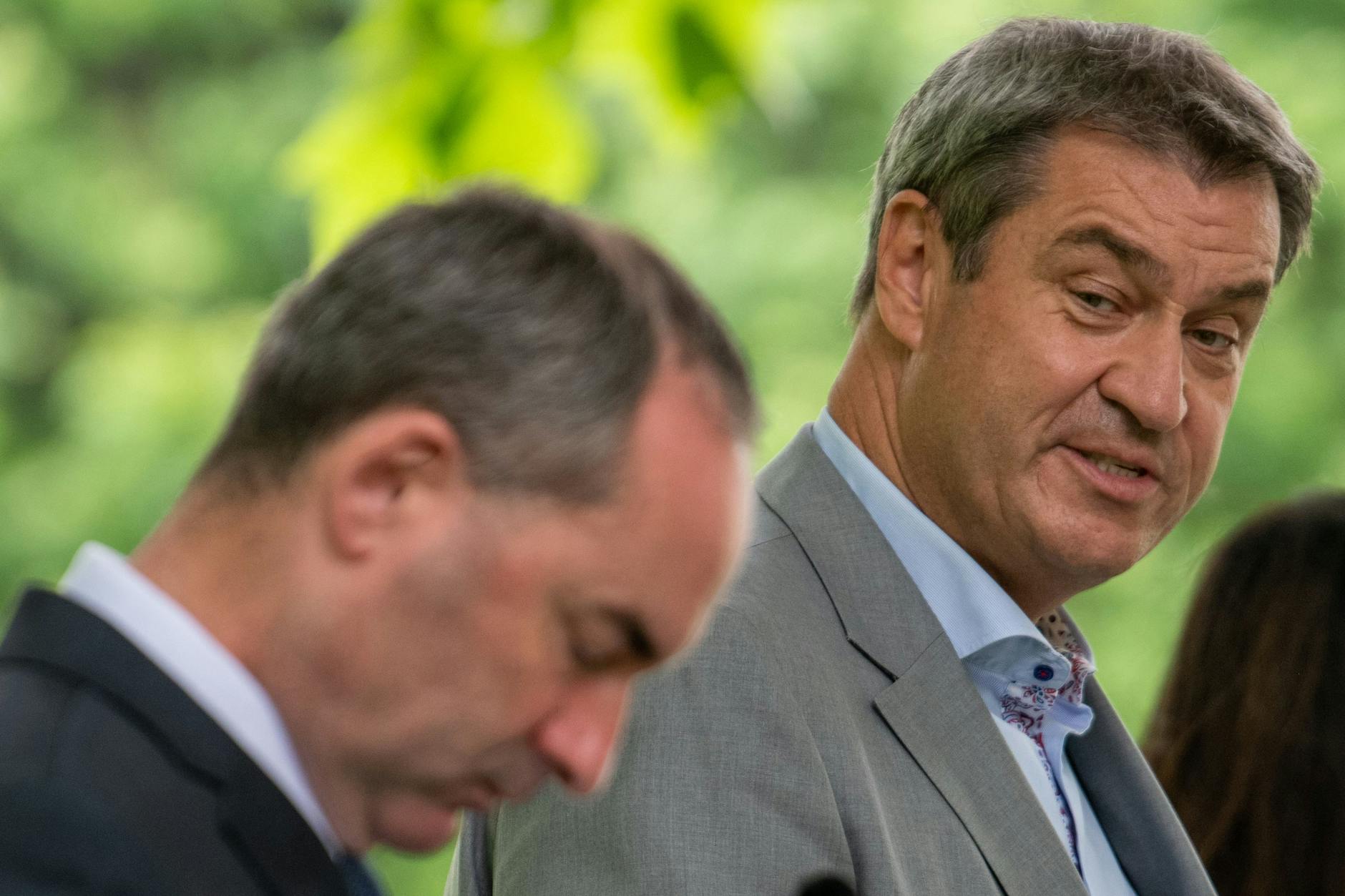 Hubert Aiwanger (Freie Wähler, links im Bild) und Bayerns Ministerpräsident Markus Söder.