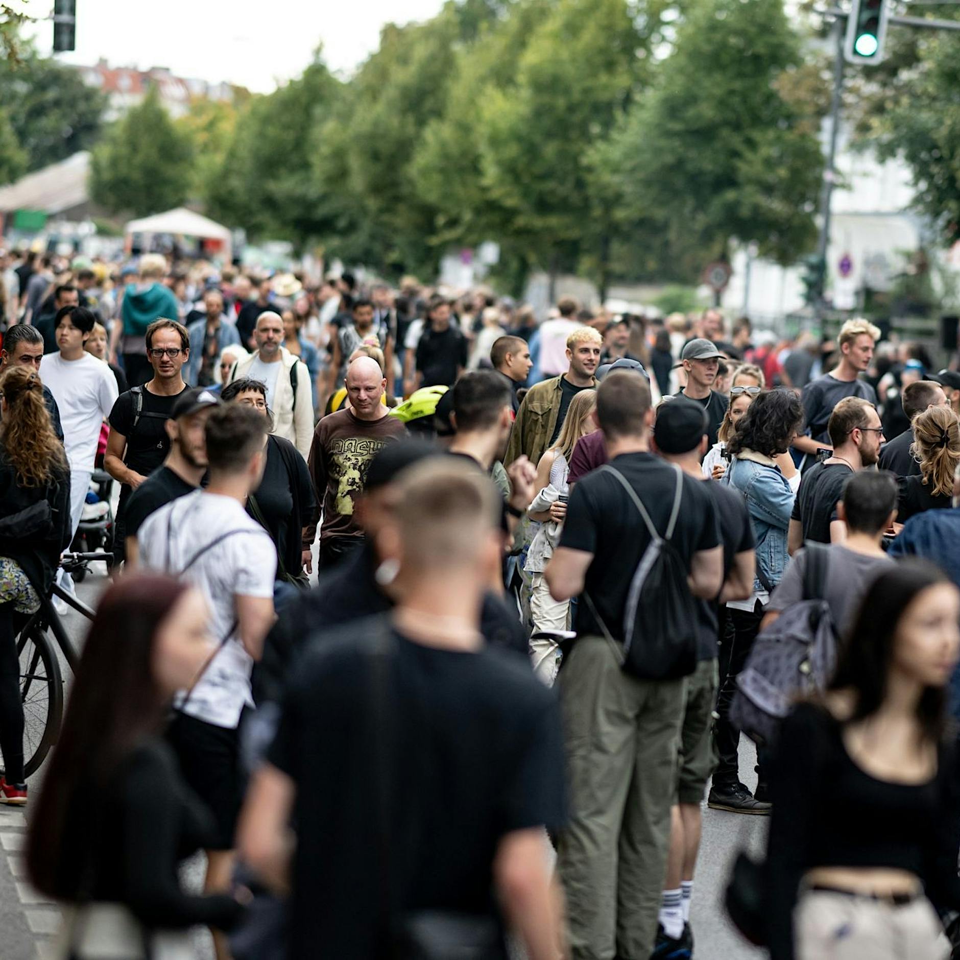 Tausende demonstrieren gegen Weiterbau der A100