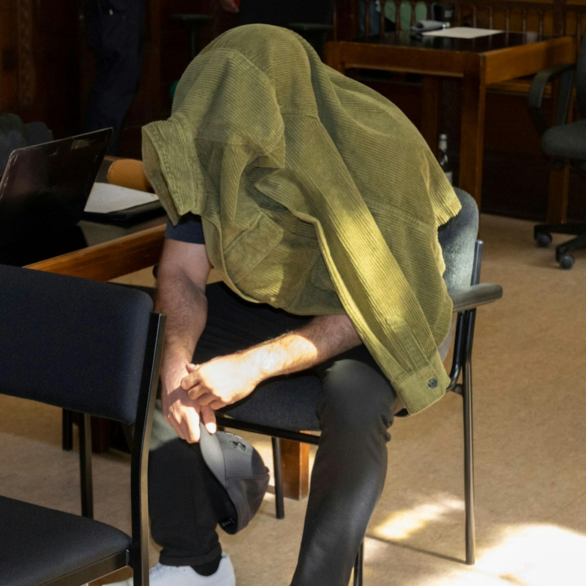 Prozess erst nach sechs Jahren: Drei Berliner Polizisten seit 2017 suspendiert