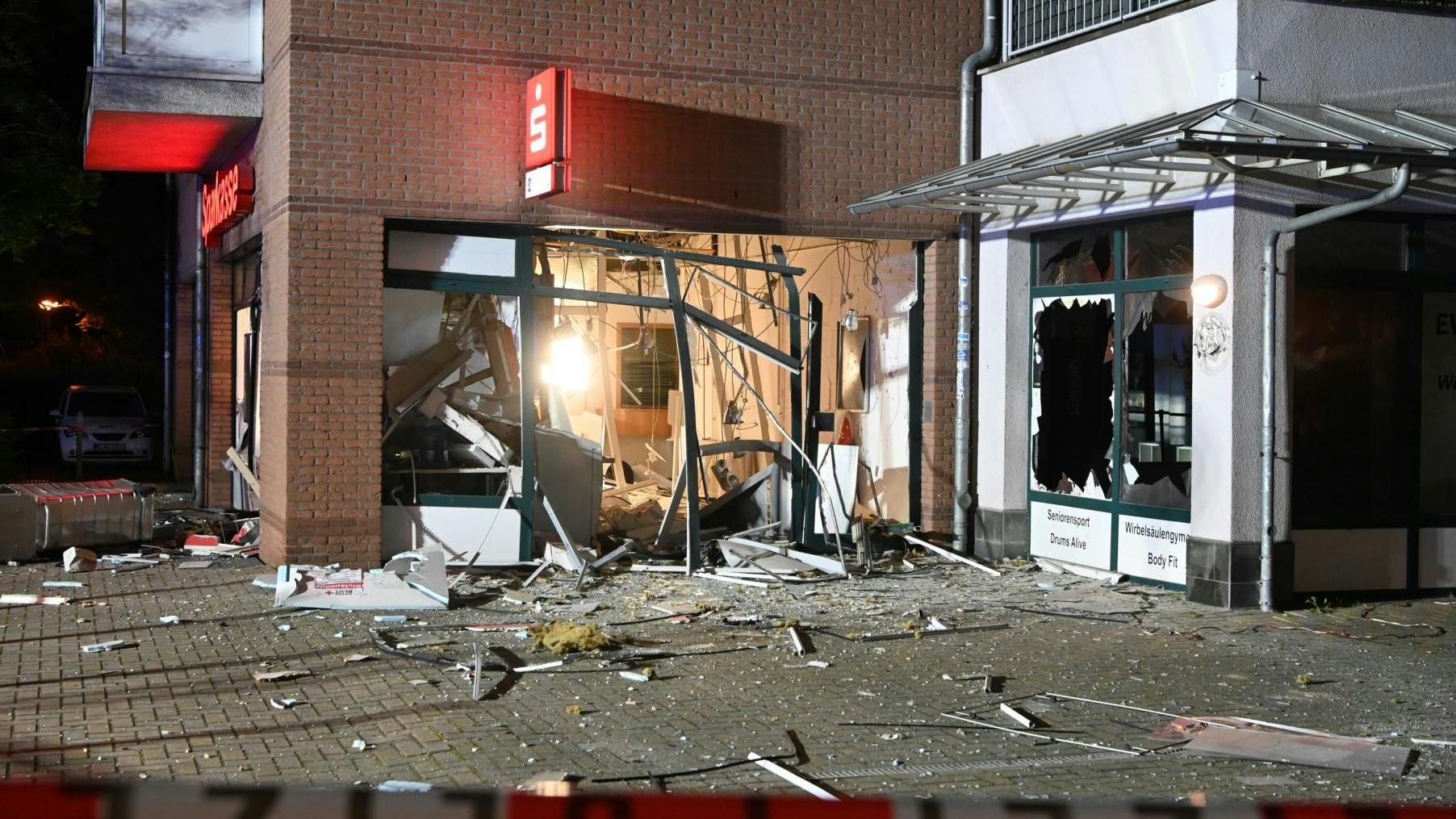 Die Filiale der Sparkasse wurde völlig verwüstet.