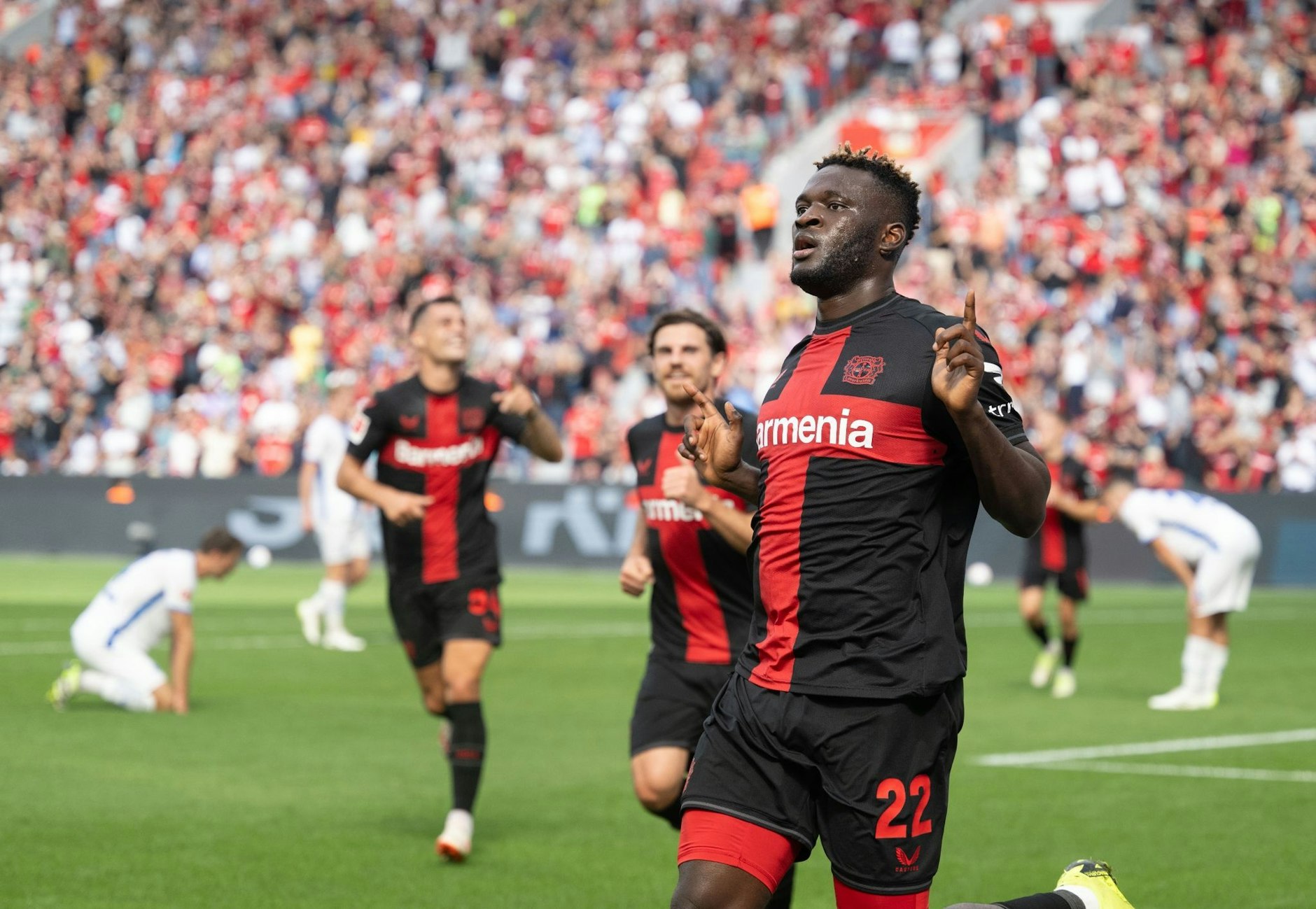 Doppeltorschütze Victor Boniface war Leverkusens gefeierter Mann gegen Aufsteiger Darmstadt.  