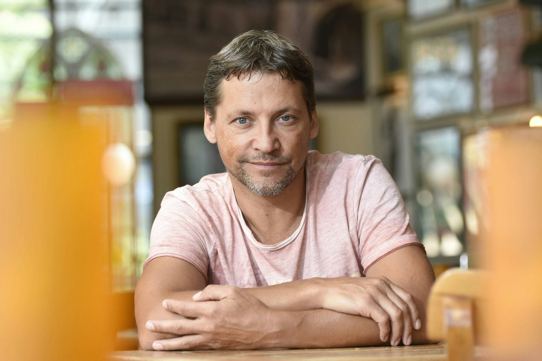 Patrick Bach hat nach der Trennung von seiner Frau wieder eine neue Partnerin.