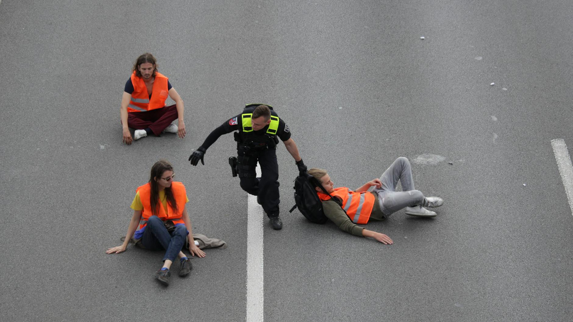 Anklage gegen Klima-Kleber auch oft wegen Widerstands gegen Vollstreckungsbeamte