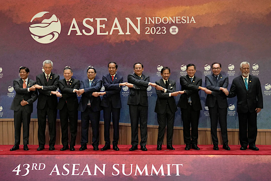 Die zehn Staatschefs der Asean-Mitgliedsländer bei der Gipfel-Eröffnung am Dienstag in Jakarta.