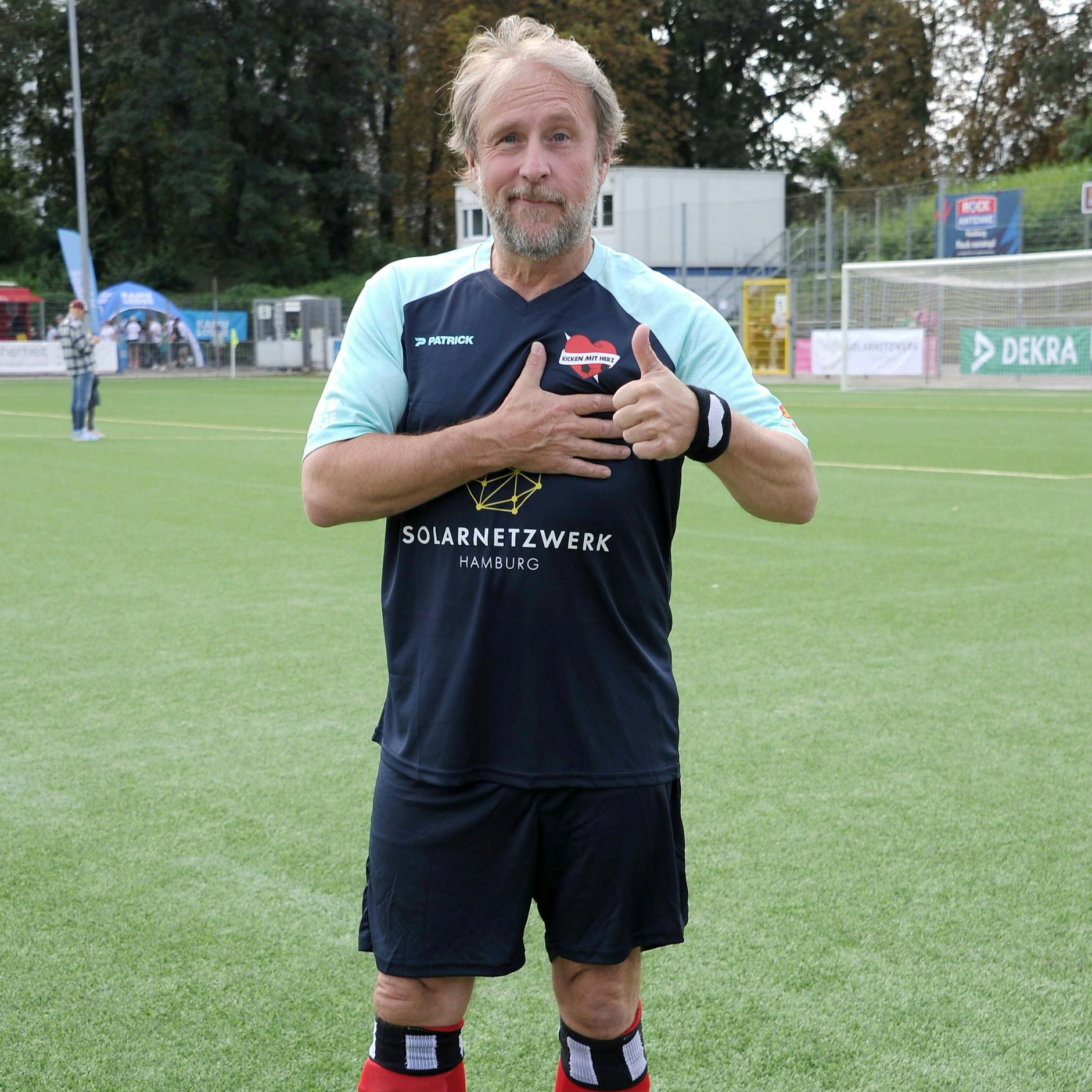 Bei „Kicken mit Herz“ stand Bjarne Mädel unter besonders großem Druck.