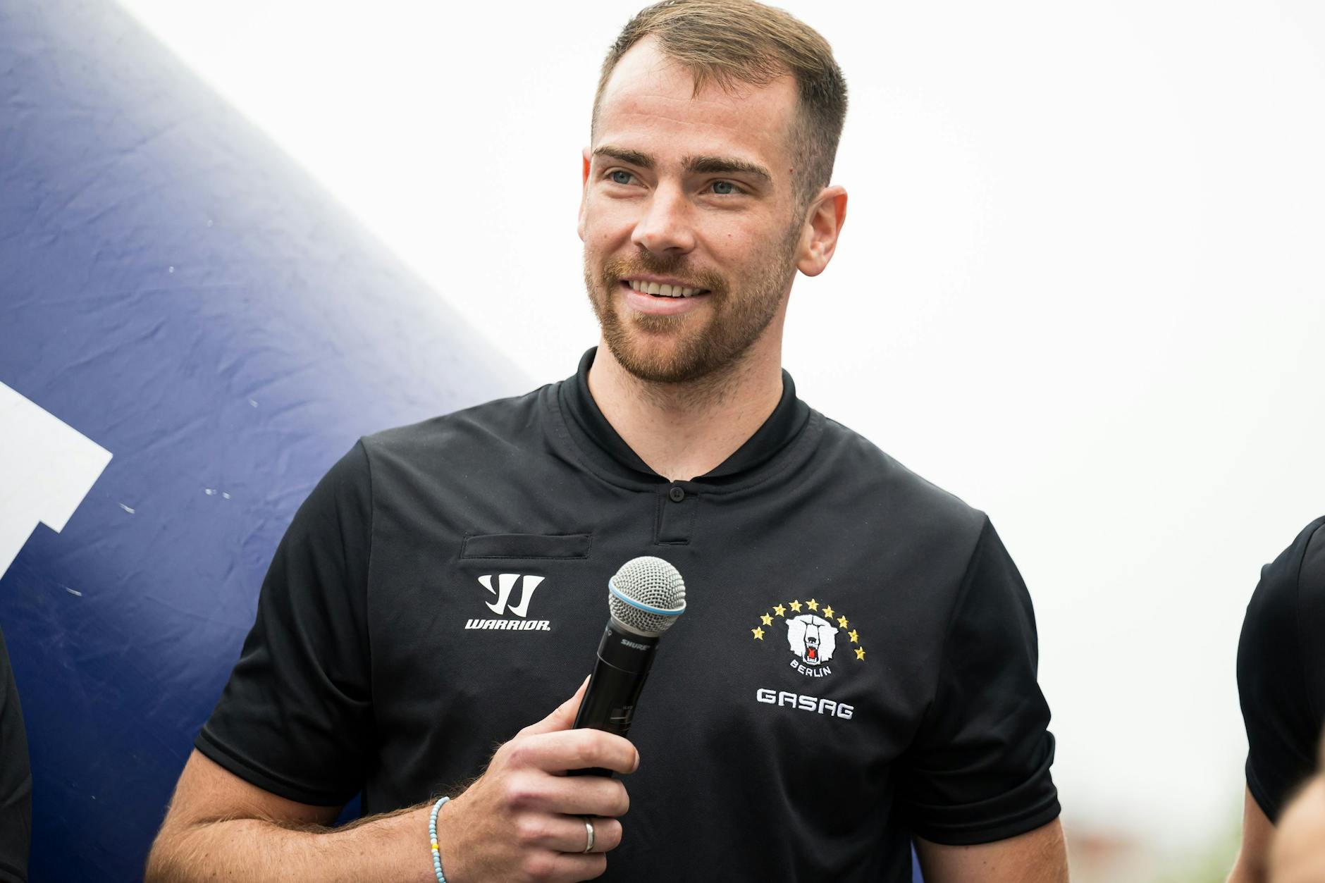 Am Mikrofon ist Eisbären-Vizekapitän Marcel Noebels schon in Topform, auf dem Eis ist aktuell noch Luft nach oben.