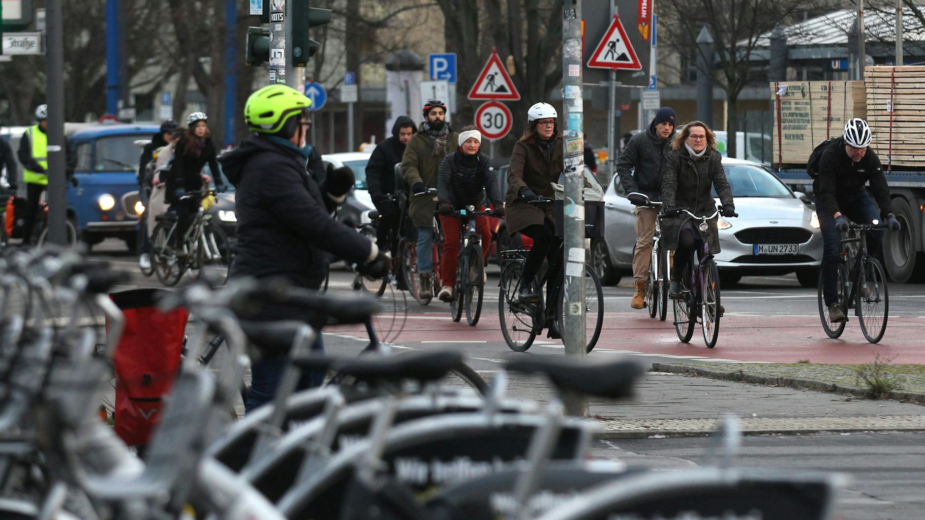 2022 sind im Berliner Straßenverkehr 7450 Fahrradfahrer verunglückt.