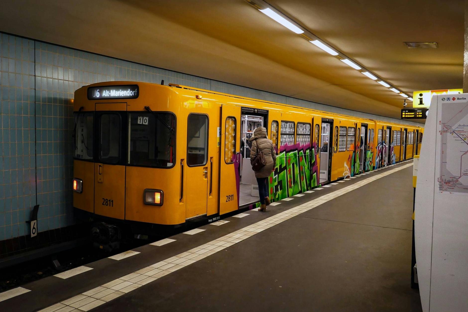 Die U6 fährt gerade nicht durch. Grund ist eine Stellwerksstörung.