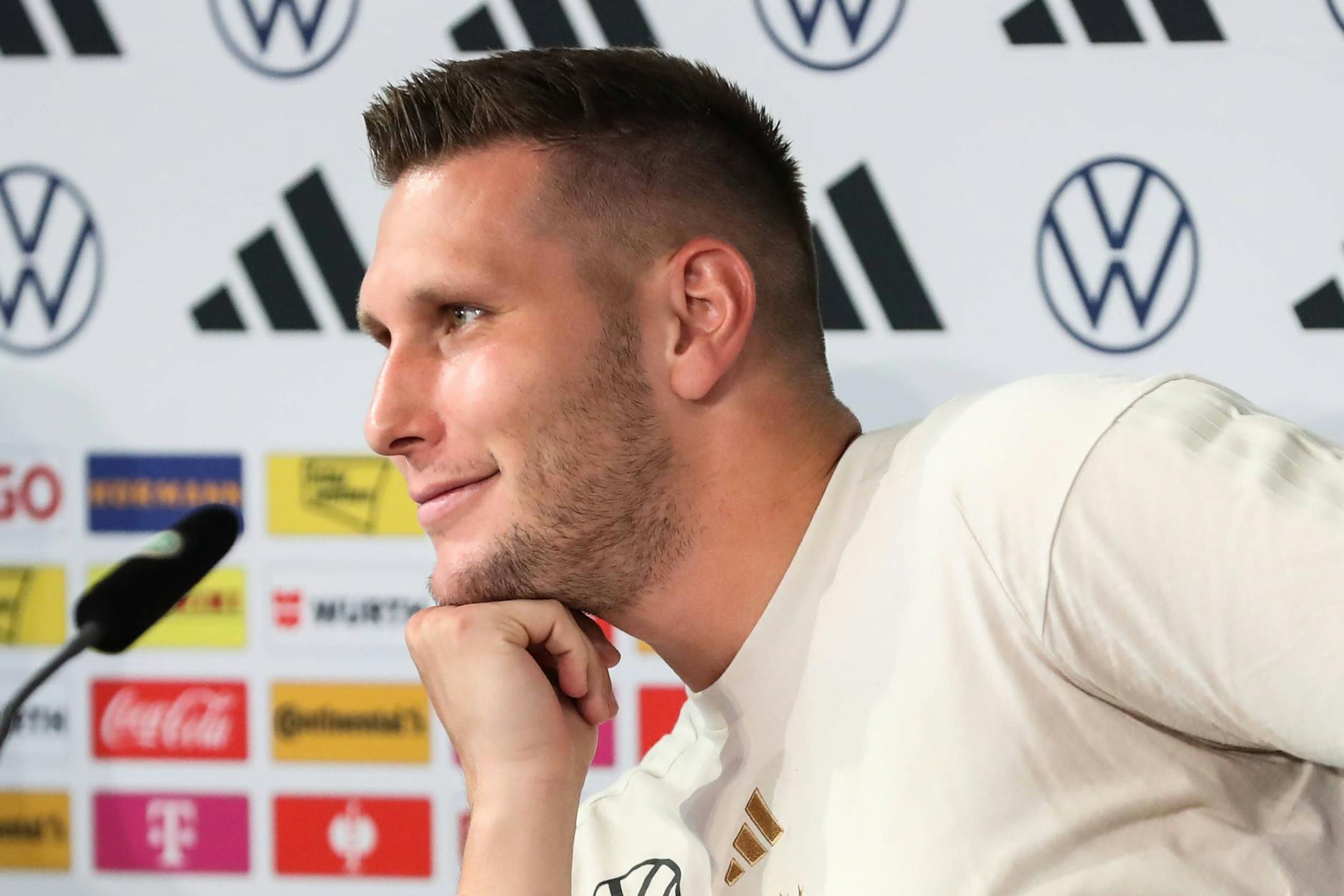 Gibt sich bei seiner Rückkehr in die Nationalmannschaft sichtlich entspannt: Niklas Süle.