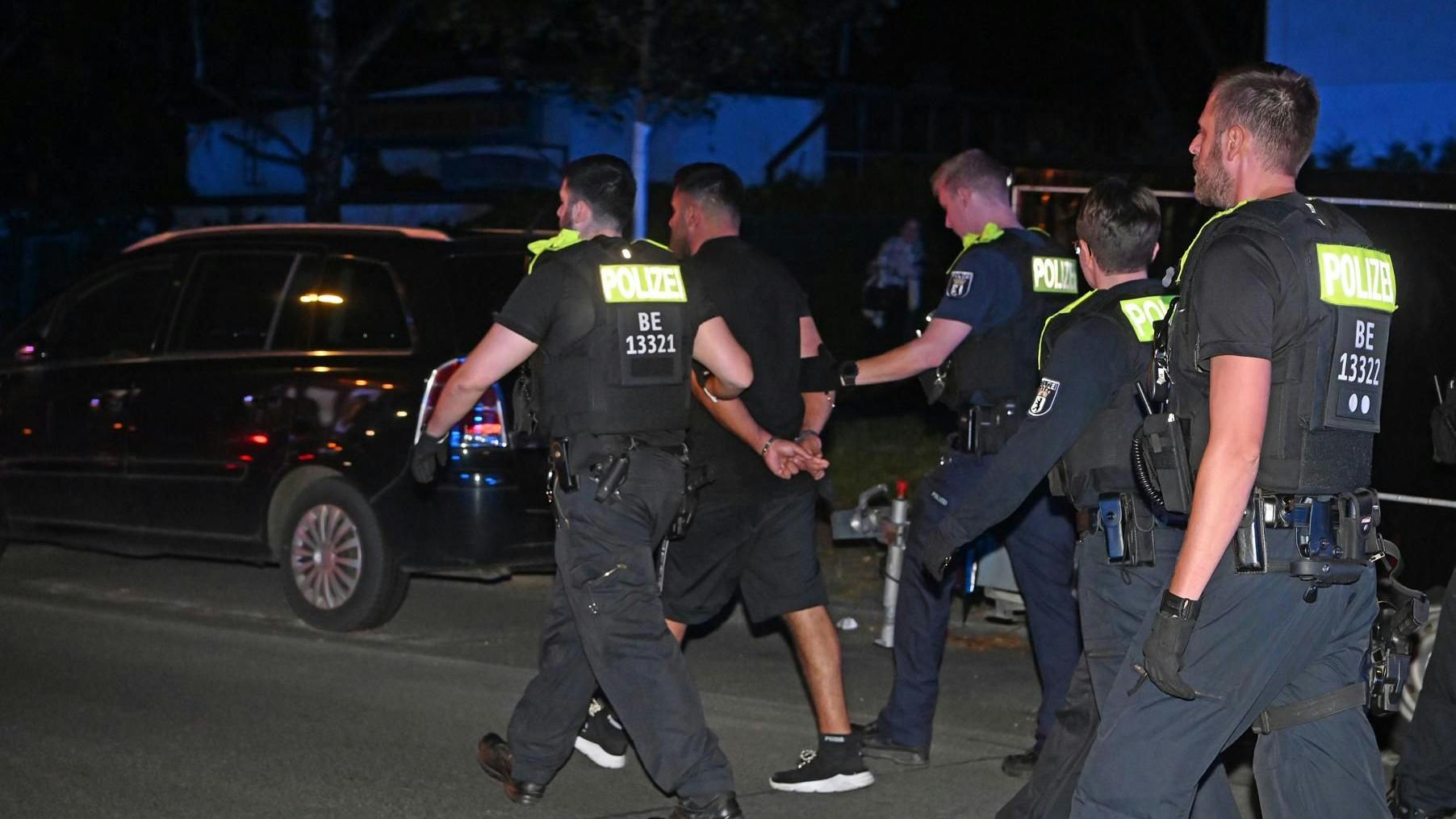 Kippen Berlins Kieze? Sicherheitsgipfel nach Massen-Schlägerei in Neukölln