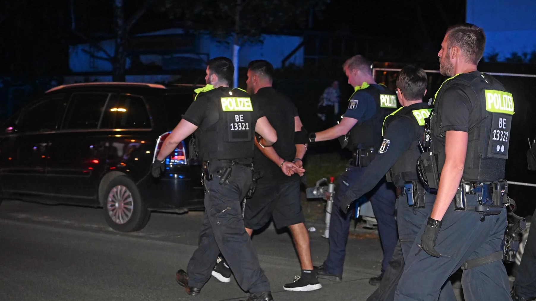 Kurz vor 23 Uhr kam es in der berüchtigten High-Deck-Siedlung in Berlin-Neukölln zu einer Auseinandersetzung zwischen mehreren Männern.&nbsp;