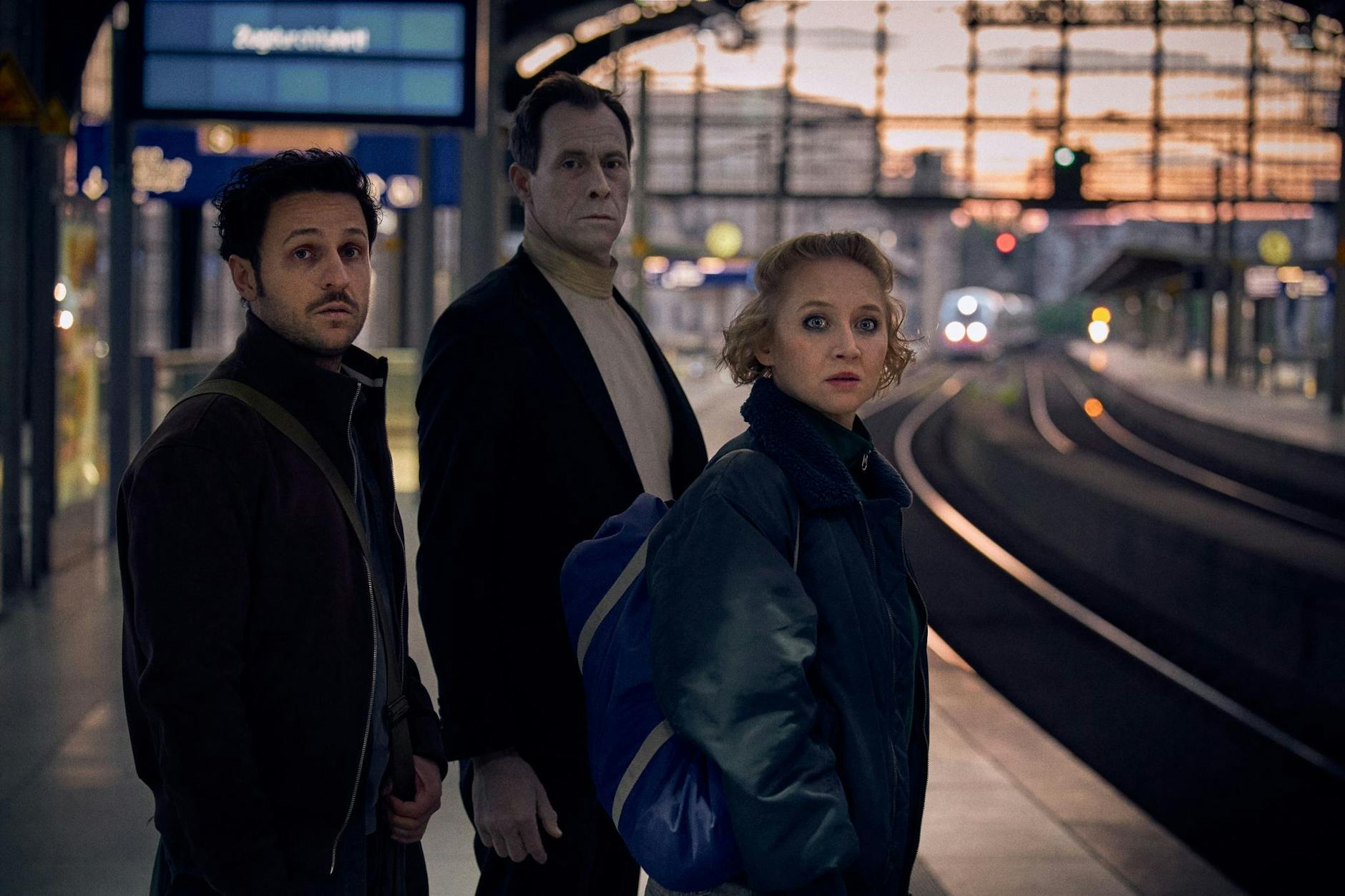 HANDOUT - Anna Maria Mühe als Sophia, Marc Hosemann als Morten und Dimitrij Schaad als Reiner in einer Szene des Films «Sophia, der Tod und ich».