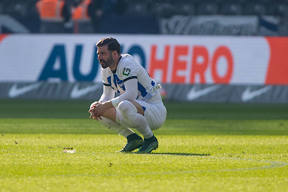 Marvin Plattenhardt war nach Herthas Abstieg enttäuscht. Mit ihm als Kapitän stieg das Team ab. Jetzt muss er sich einen neuen Klub suchen.