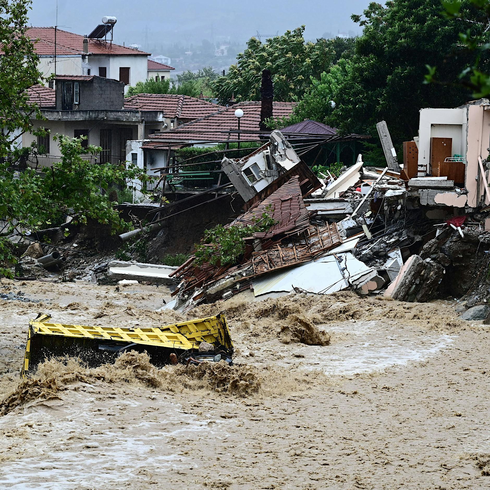 Starkregen in Griechenland: Weiteres Todesopfer, Fähre steckt bei Volos fest
