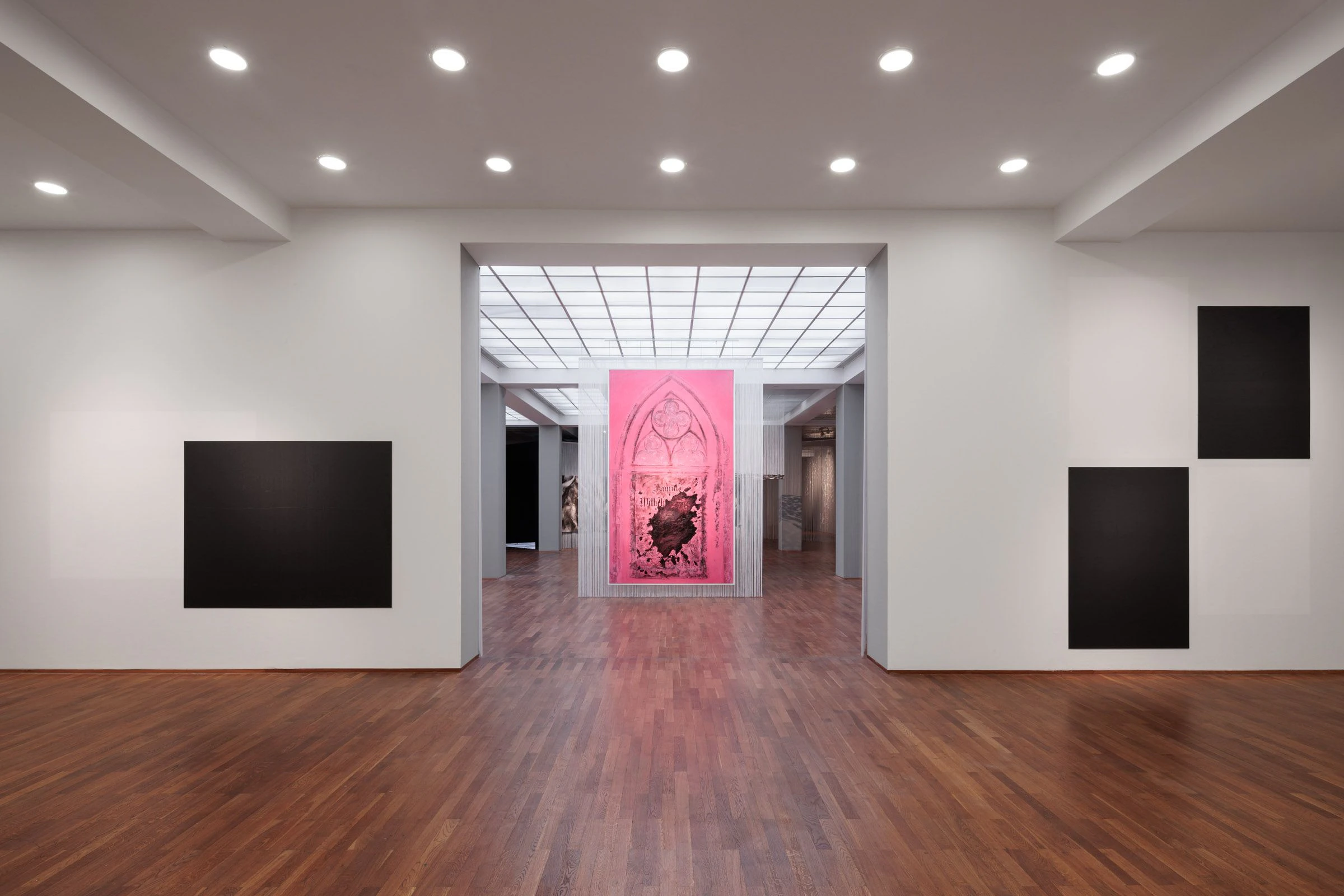 Blick in die Ausstellung, im Vordergrund: „Blindstrom for Kazimir“