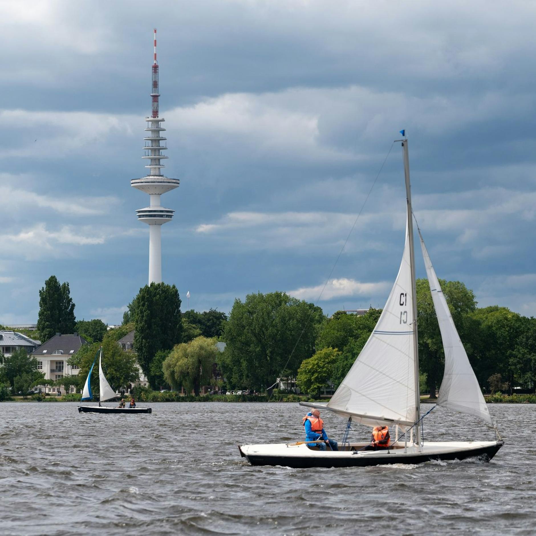 Image - Deutsche lieben ihr Sofa - aber auch Kultur und Sport boomen