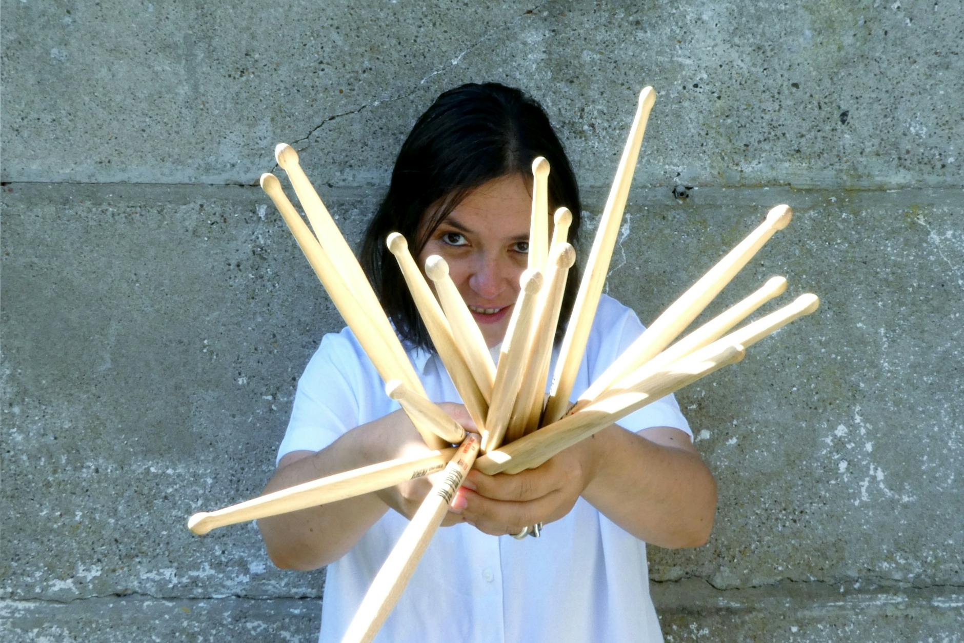 Die Percussionistin Valentina Magaletti spielt am Eröffnungsabend und ist ein erstes Highlight.