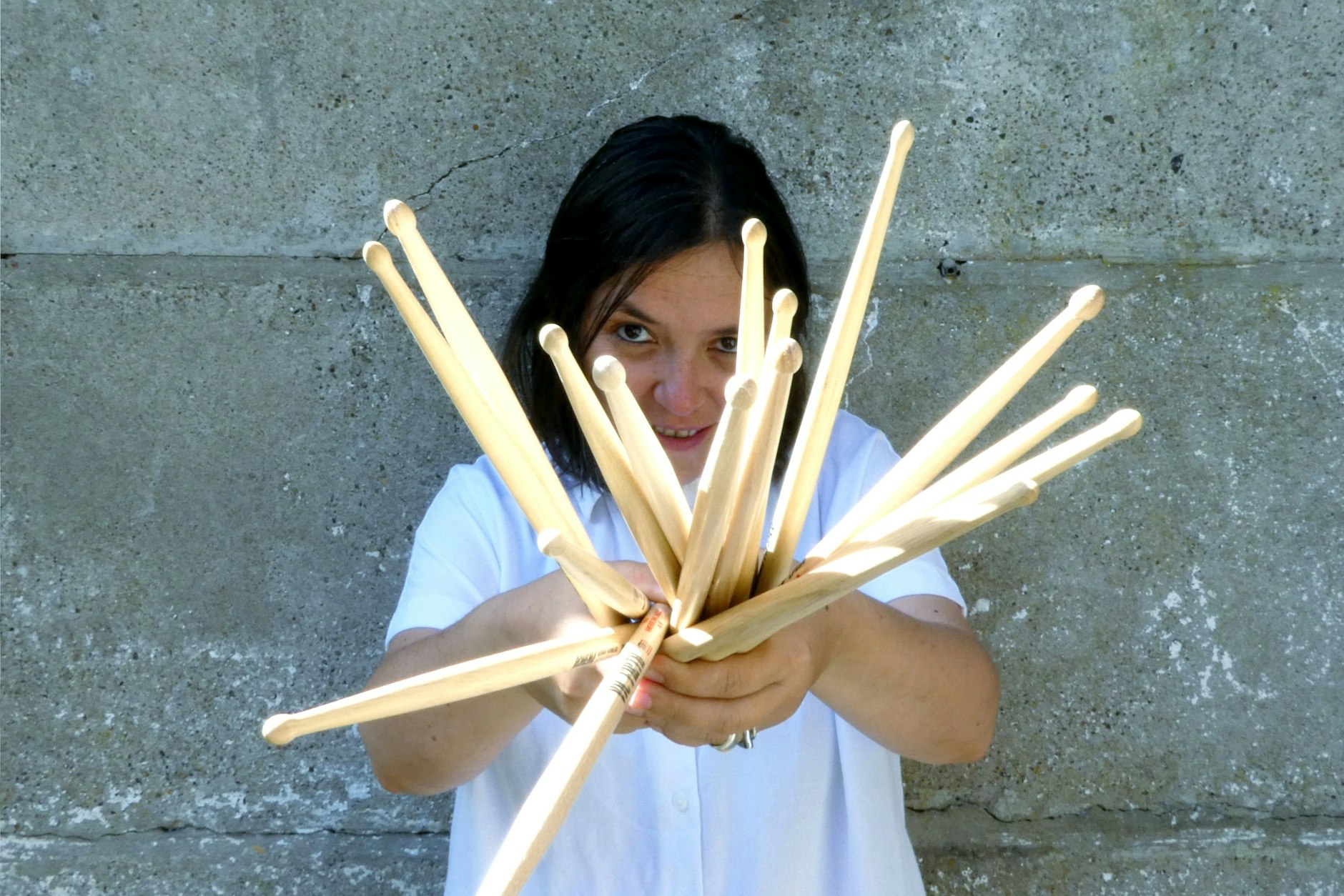 Die Percussionistin Valentina Magaletti spielt am Eröffnungsabend und ist ein erstes Highlight.