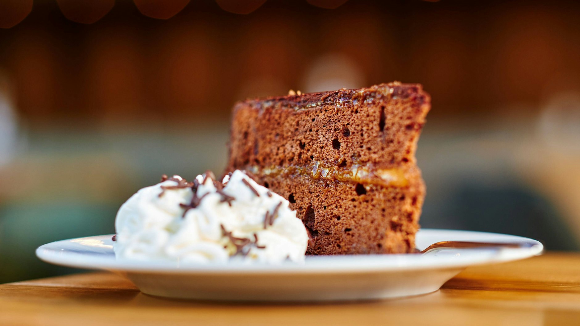 Fast wie bei „Das große Backen“ : Diese Sachertorte ist der Hammer.