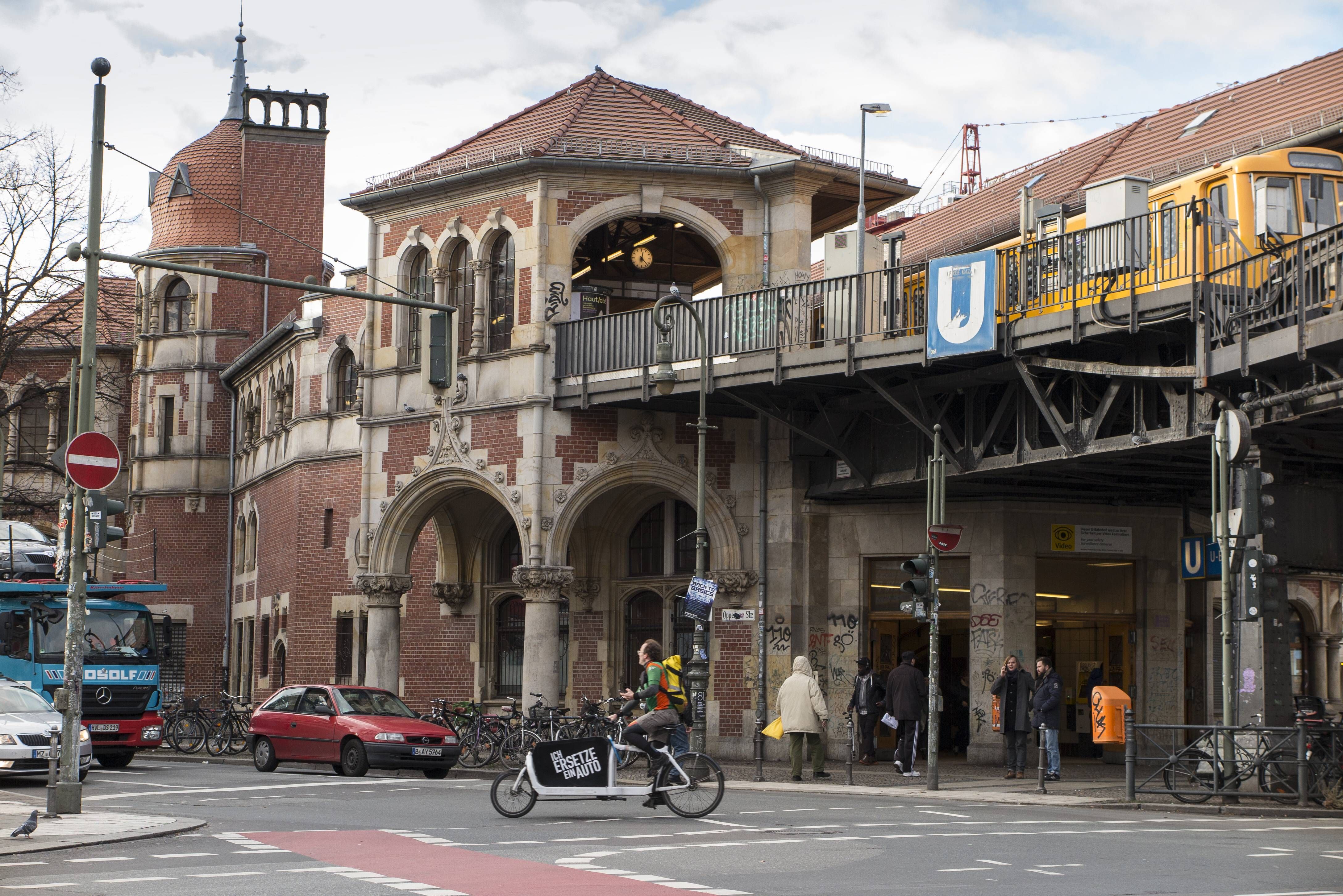 Radwege in Kreuzberg: Schlesische Straße bekommt geschützten Fahrradstreifen