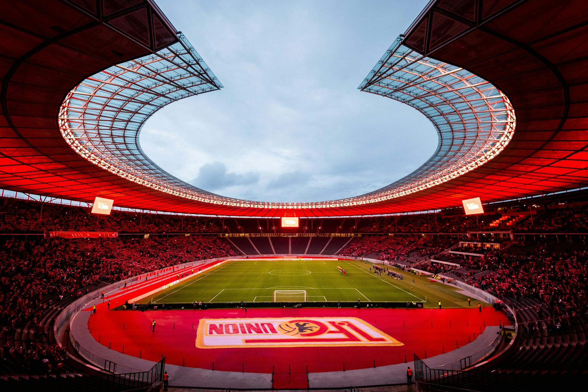 Das Olympiastadion in den Farben des 1. FC Union Berlin
