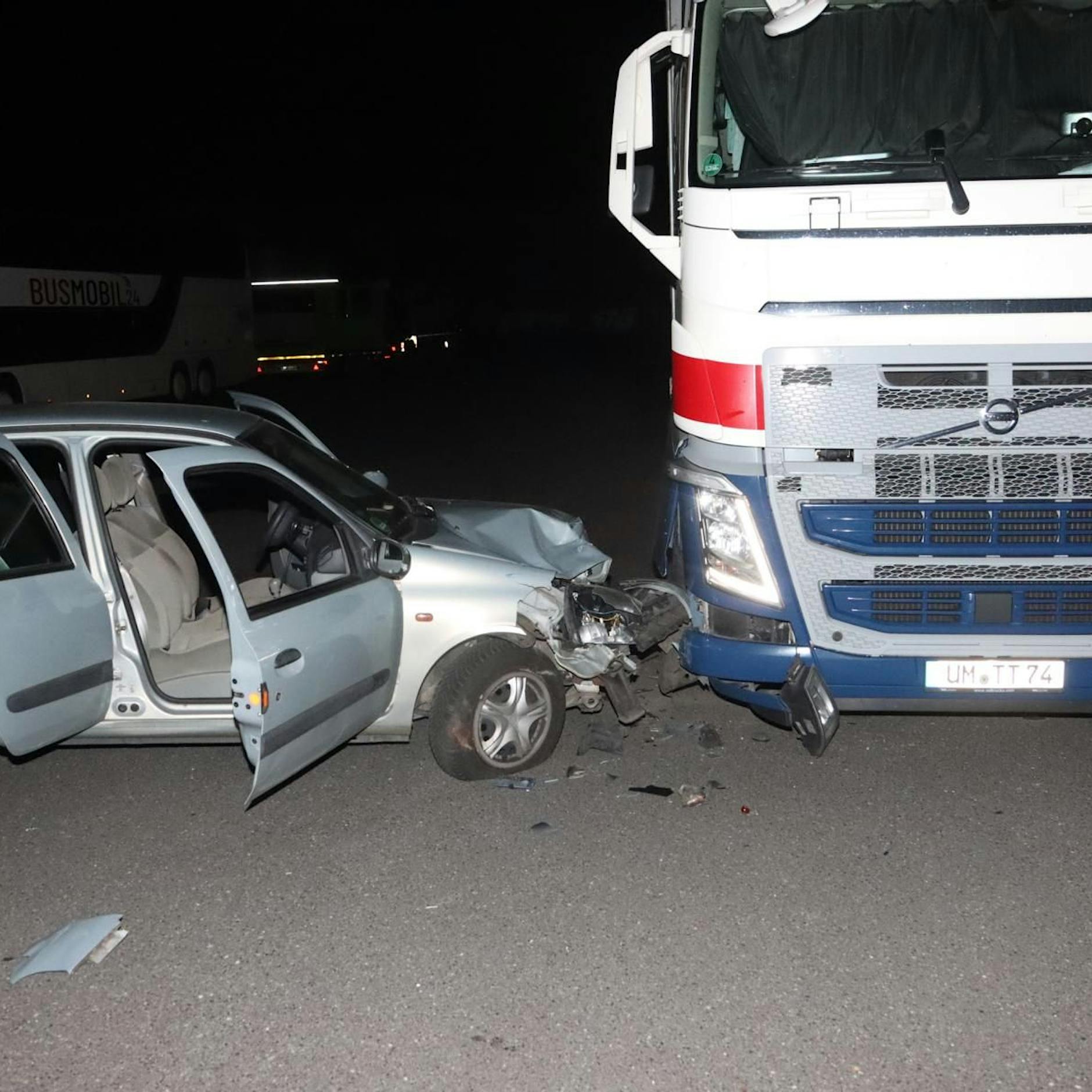 Irrer Unfall in Schöneweide: So viel Platz, so viel RUMMS: Da muss man erst mal treffen …