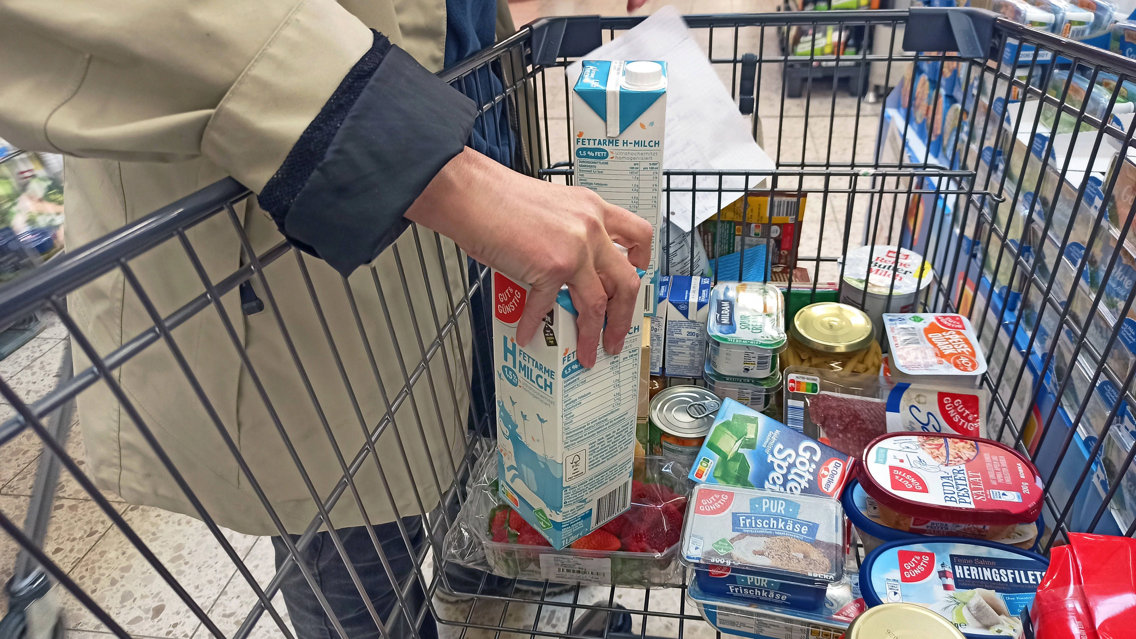 In Produkten der Discounter-Eigenmarken steckt oft dasselbe wie in teuren Markenprodukten.