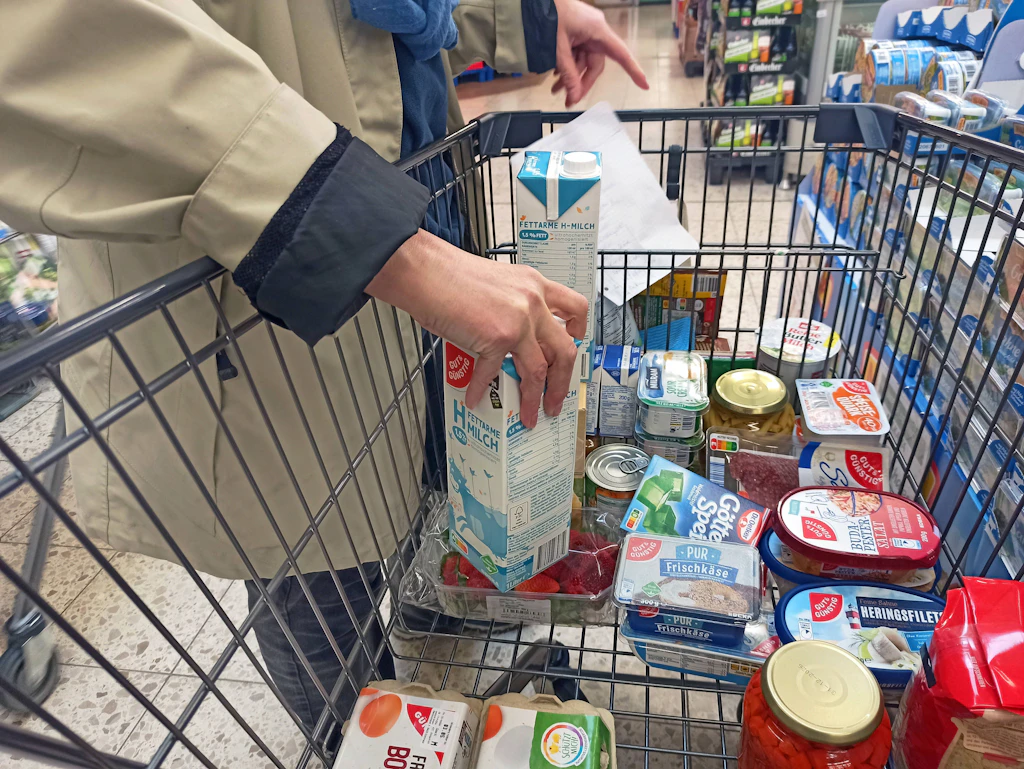 Gleicher Inhalt, halber Preis: Die Marken hinter den Eigenmarken der Discounter