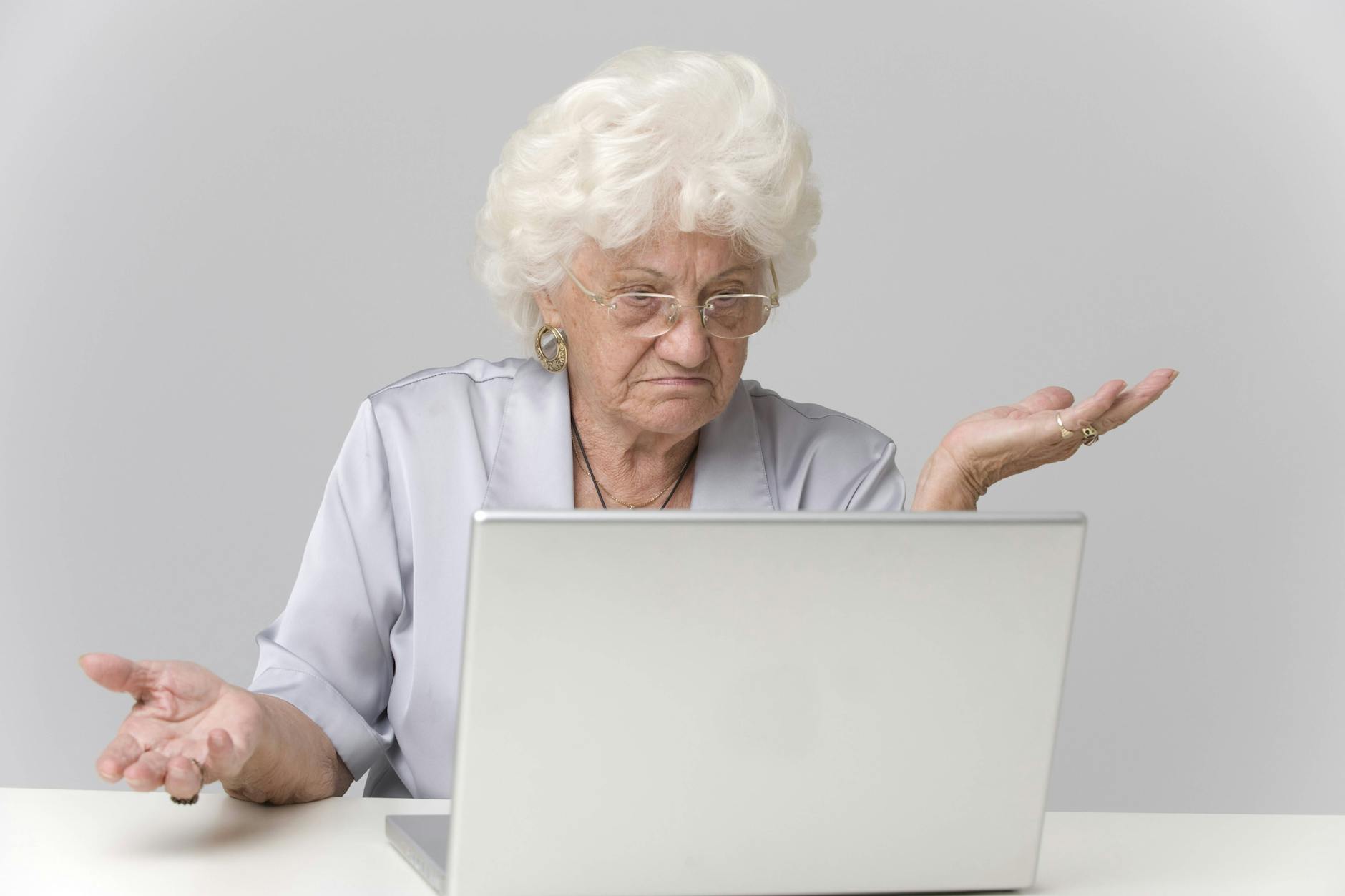 Nicht alle Senioren kommen mit, wenn die Digitalisierung immer weitere Bereiche des Lebens einfacher machen soll. (Symbolfoto)