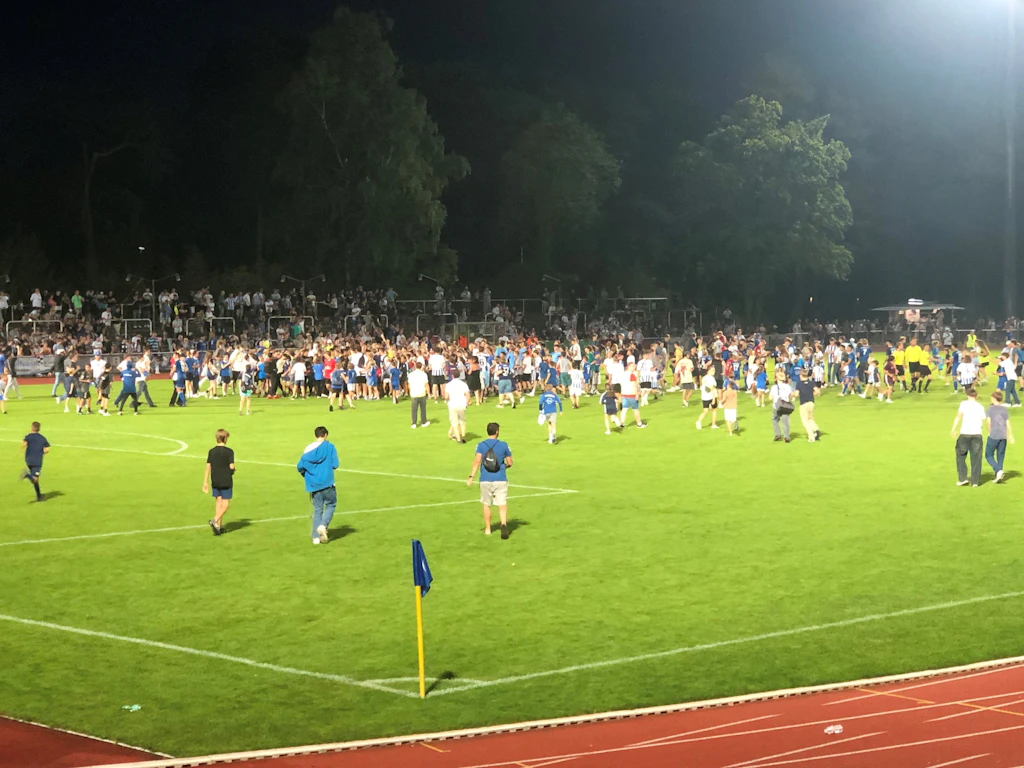 Hertha BSC siegt 4:1! Wieder Platzsturm wegen Internet-Star El-Jindaoui