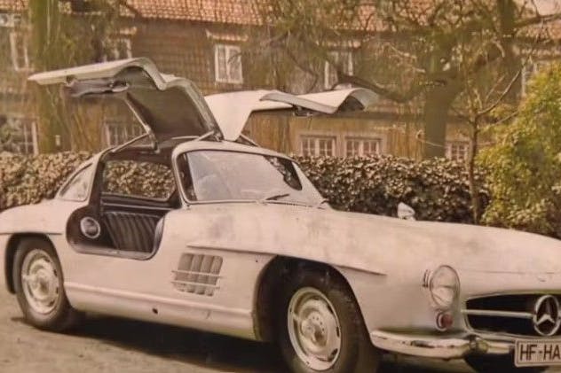 Bei „Bares für Rares“ steht dieser Mercedes 300 SL zum Verkauf.