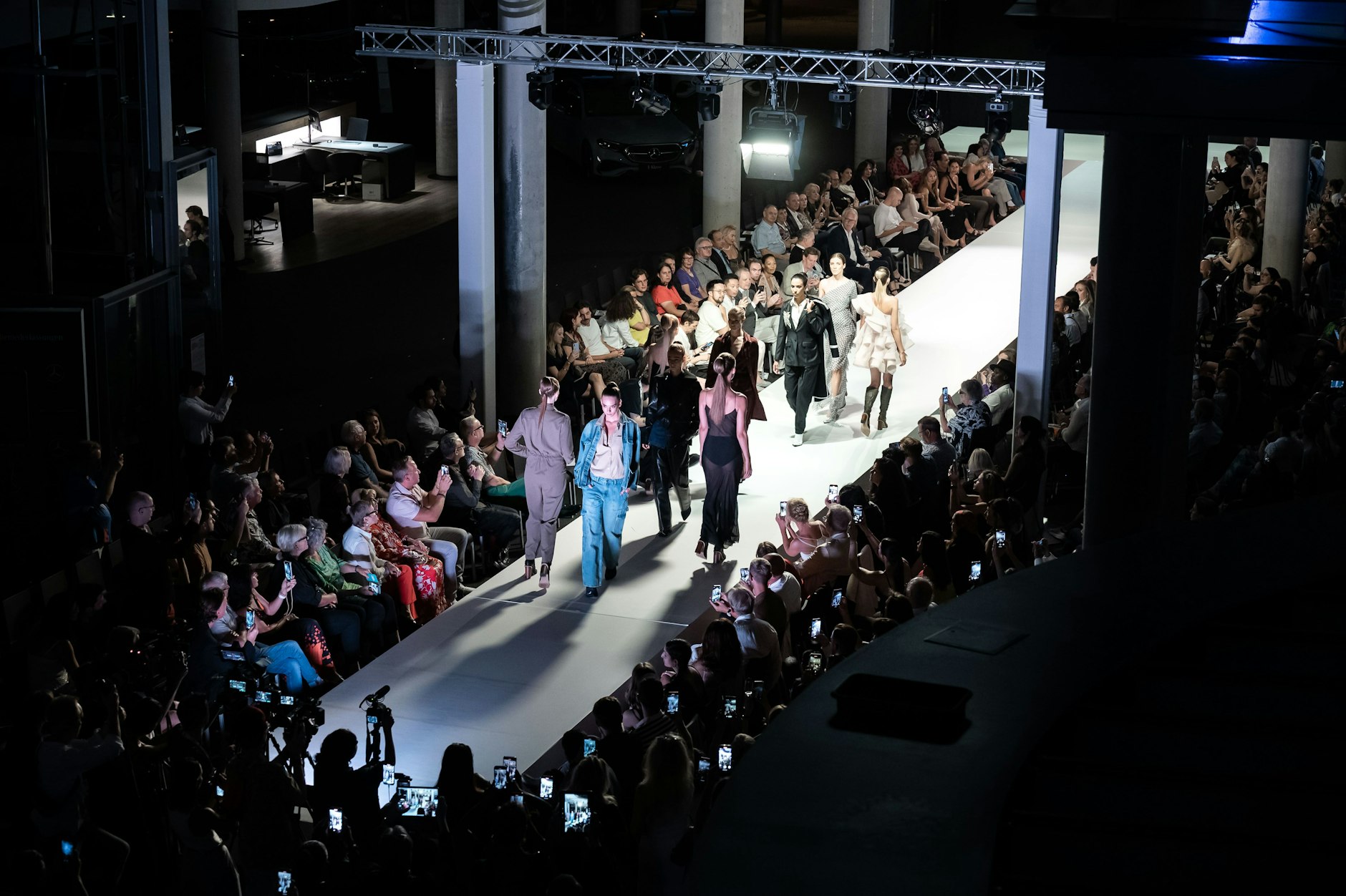 Von Alexander McQueen gelernt: Kleidung von Sharon Tal für das Label Maskit.