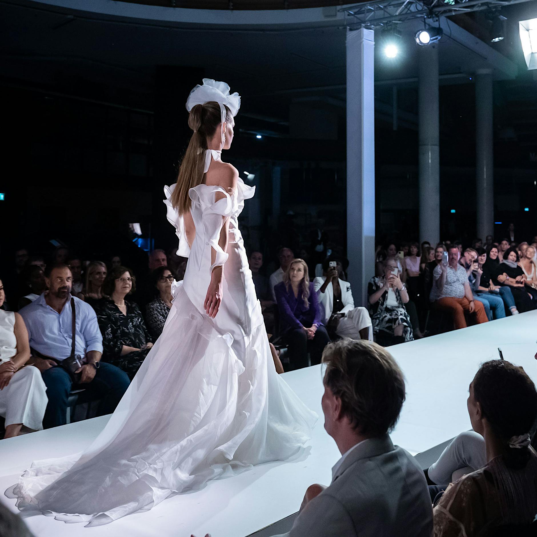 Modenschau in Tiergarten: Auch Israels Botschafter Ron Prosor wird zum Model