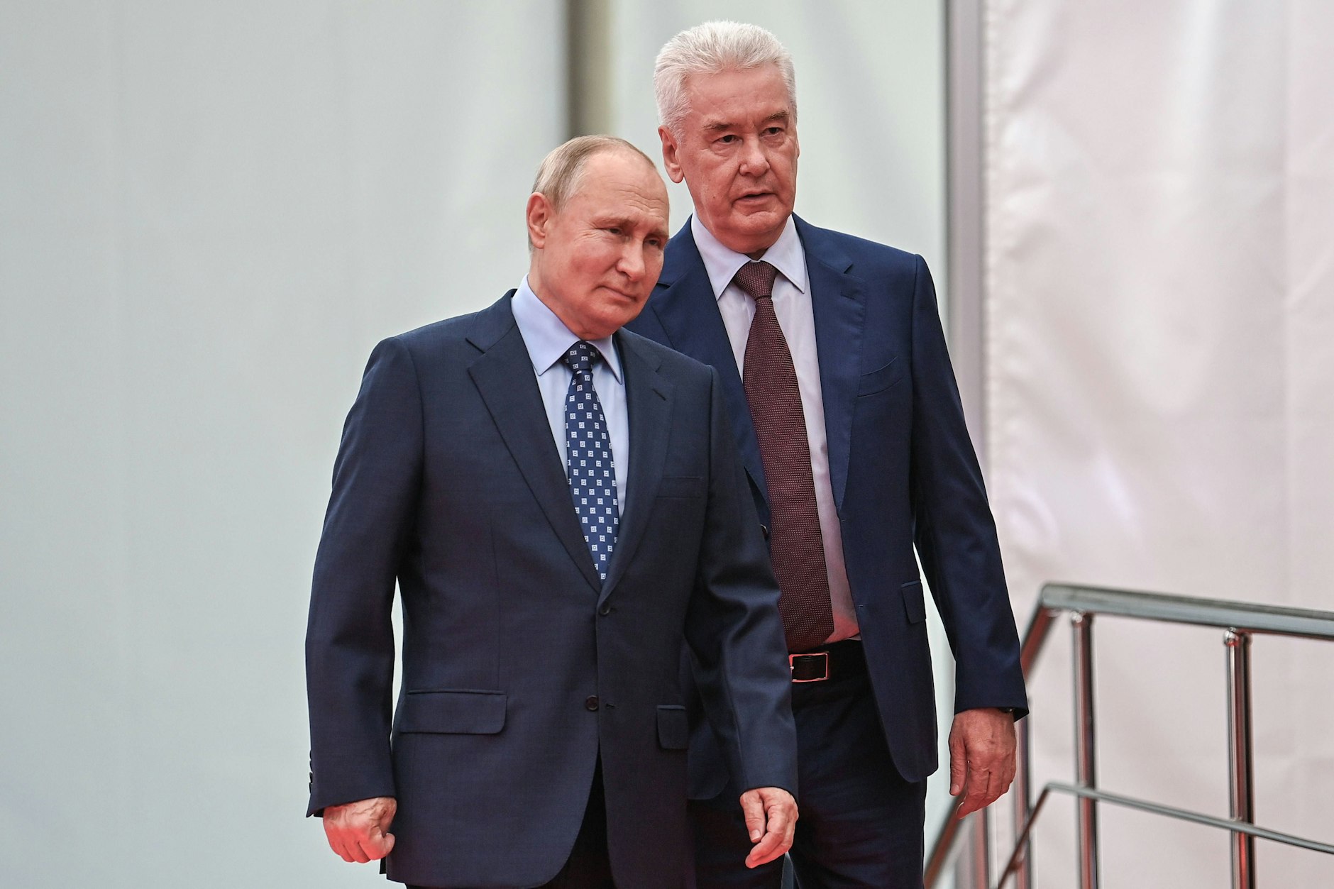 Russlands Machthaber Wladimir Putin und der Moskauer Bürgermeister Sergej Sobjanin bei einer Zeremonie in Moskau.